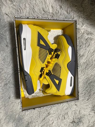 Nike Air Jordan 4 "Tour Yellow"