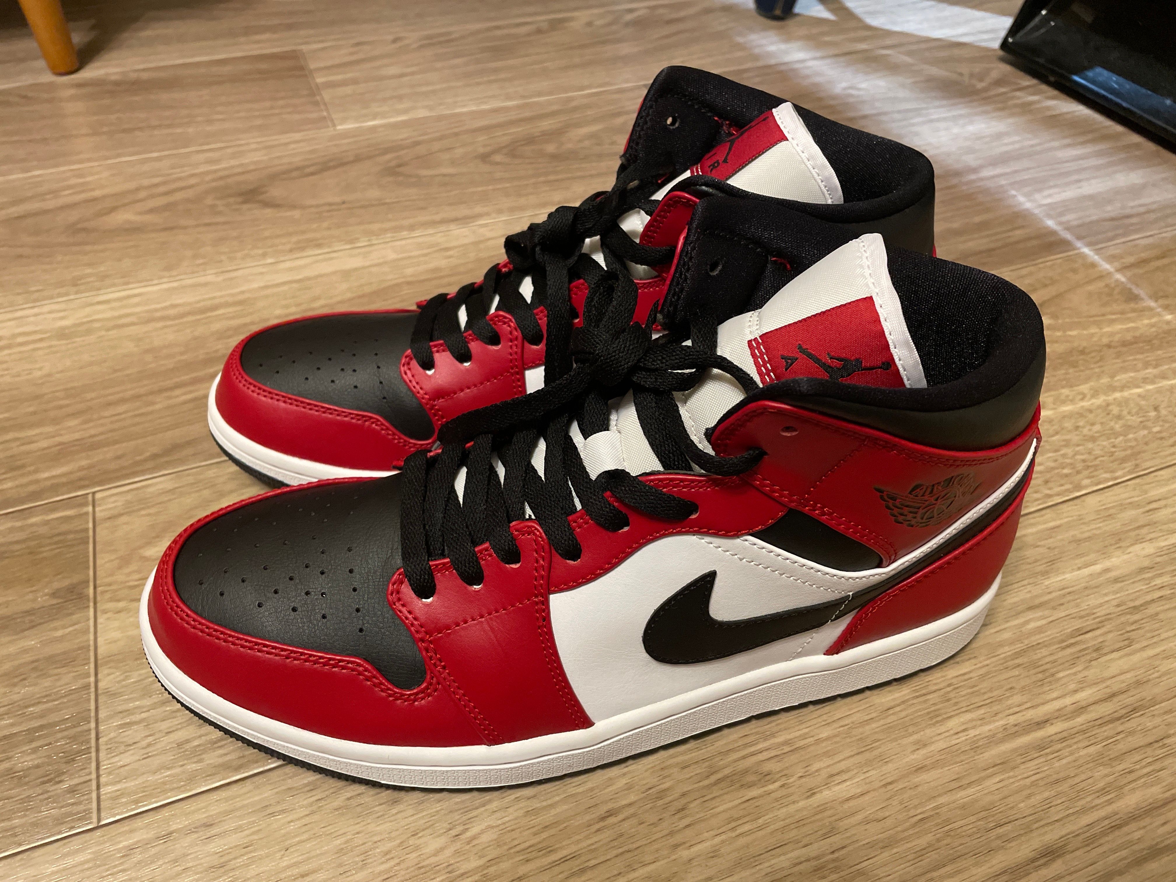 Nike Air Jordan 1 Mid "Chicago Black Toe"