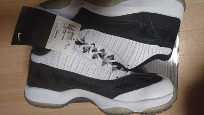 NIKE AIR JORDAN 11 RETRO LOW IE WHITE/BLACK (2011)