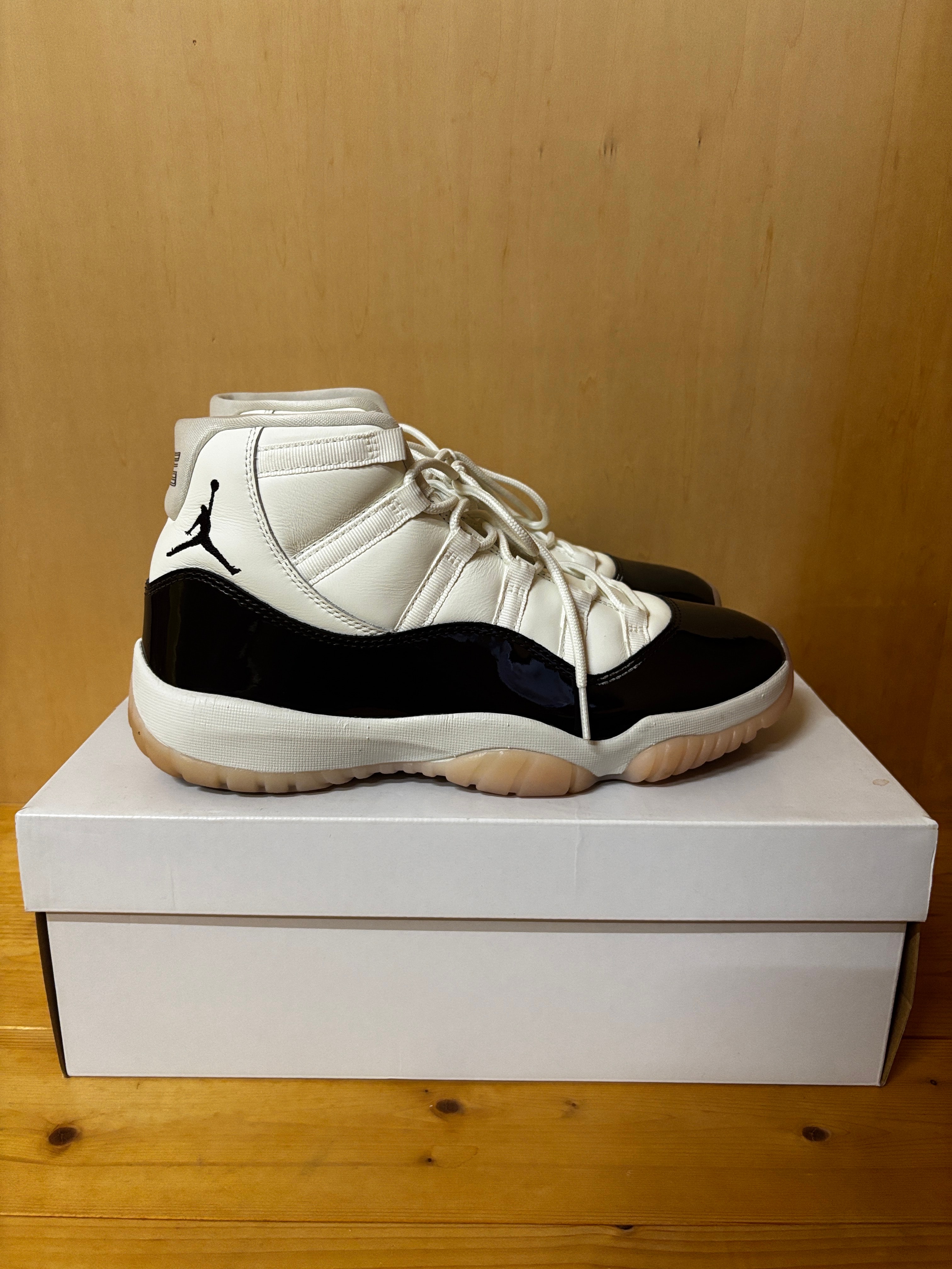 ナイキ ウィメンズ エアジョーダン11 レトロ "ナポリタン"