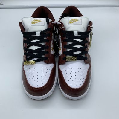 Supreme × Nike SB Dunk Low OG QS Gold Stars "White/Barkroot Brown"