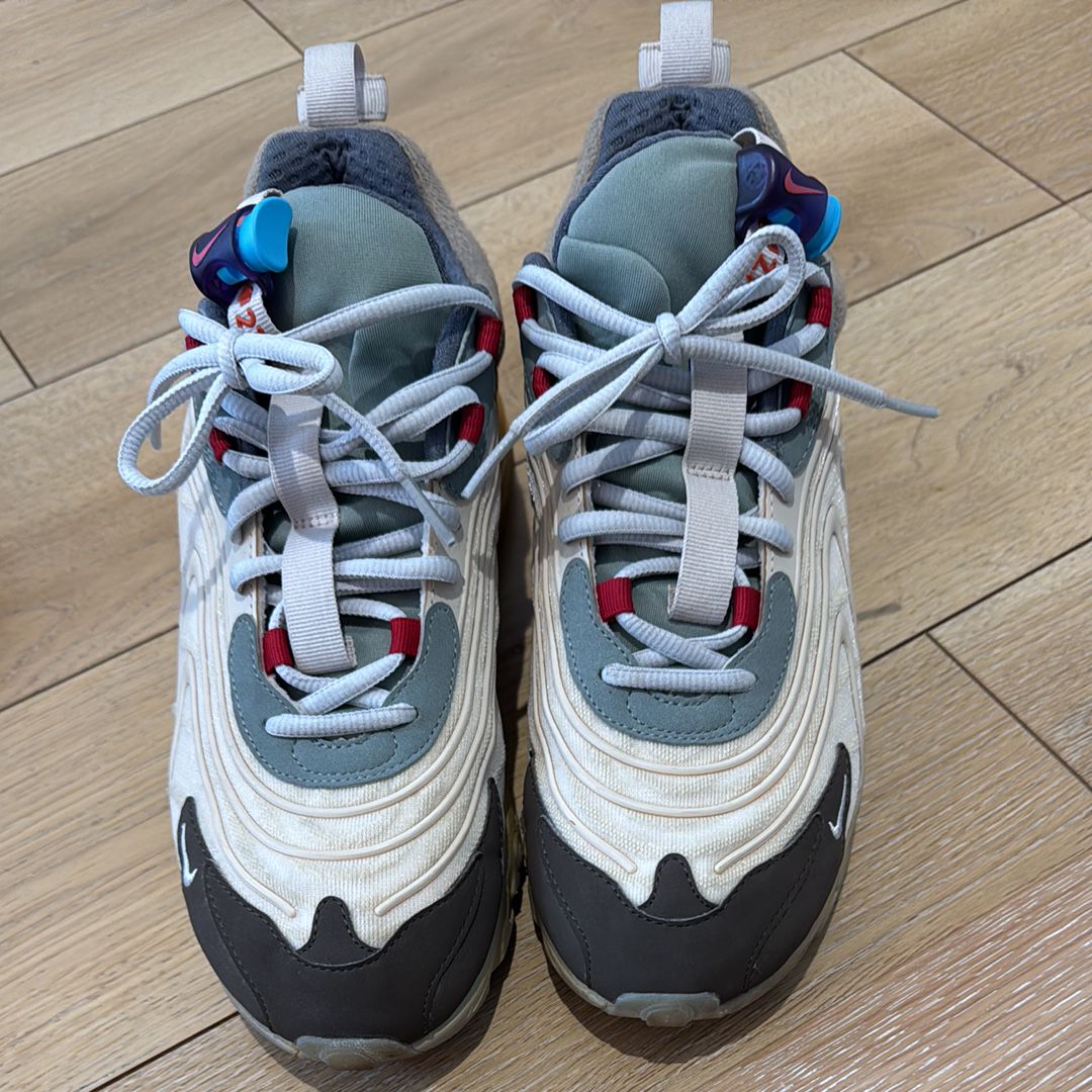 トラヴィススコット × ナイキ エアマックス270 "カクタストレイル"