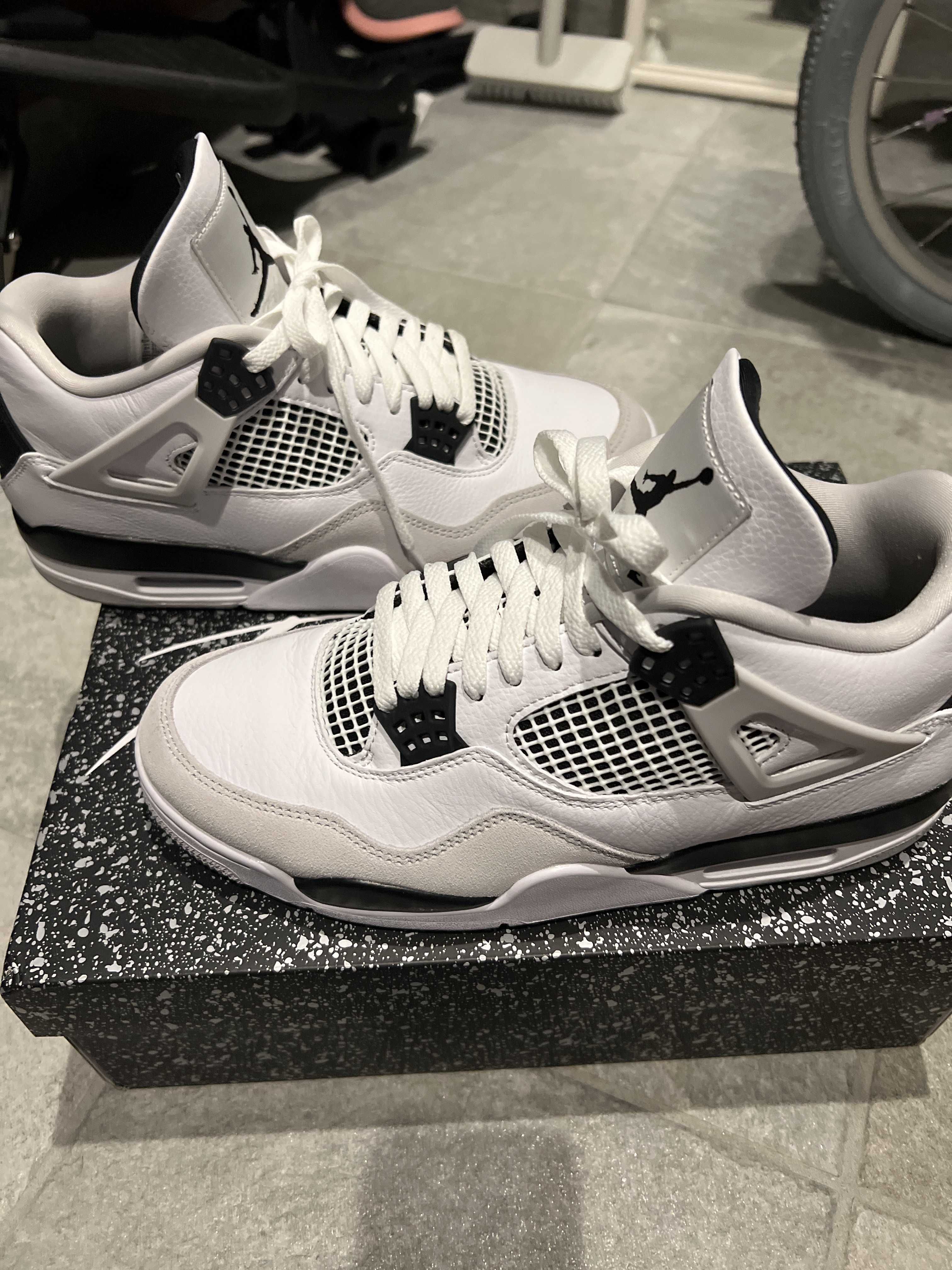 Nike Air Jordan 4 "Military Black"