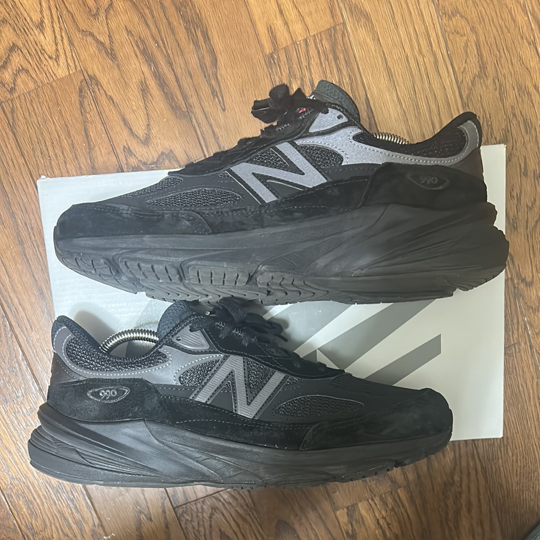 New Balance 990V6 "Triple Black"