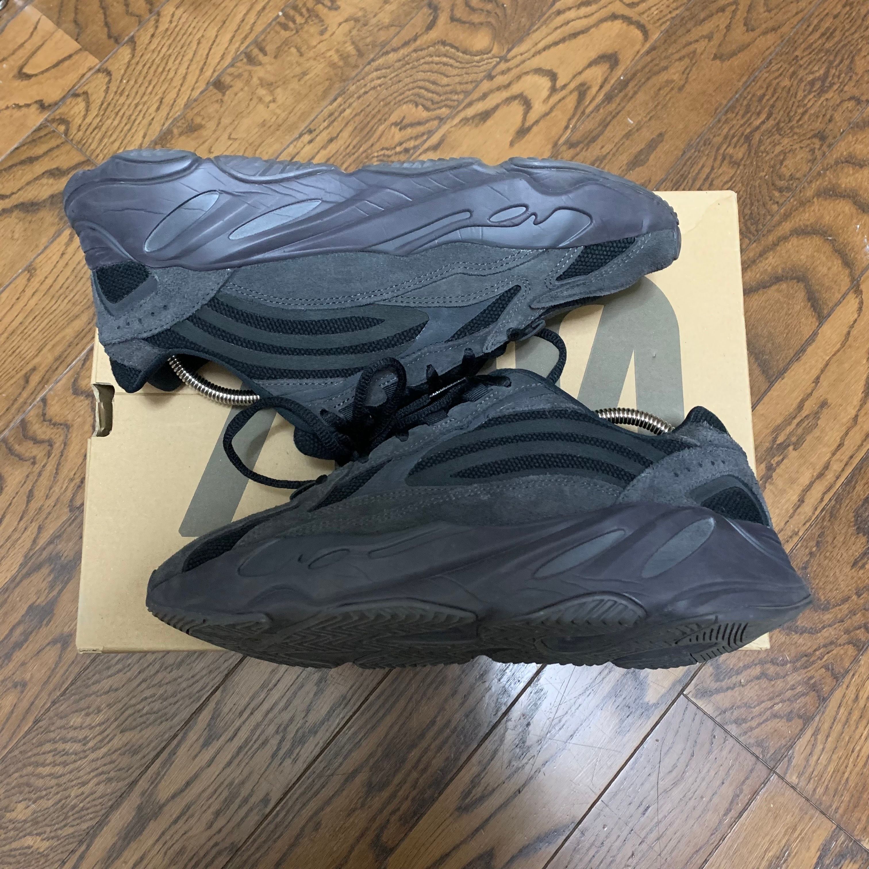 adidas YEEZY BOOST 700 V2 "Vanta"