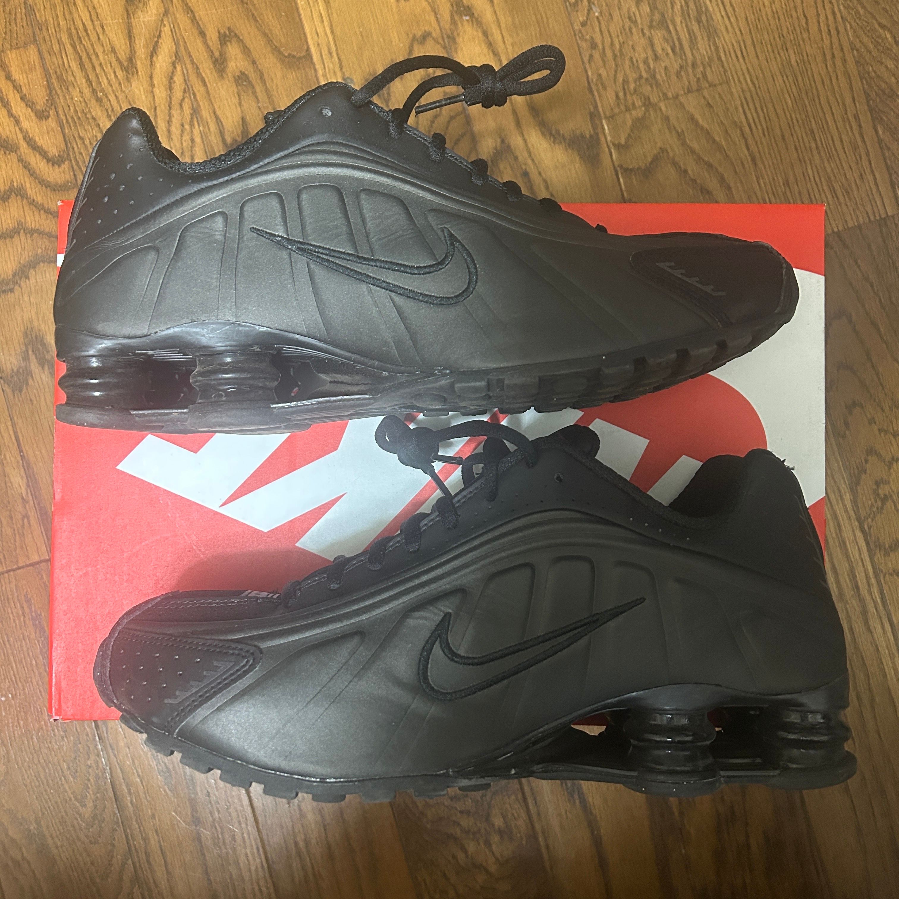 Nike Shox R4 "Black/Bright Crimson"