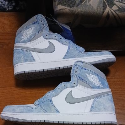 Nike Air Jordan 1 High OG "Hyper Royal"