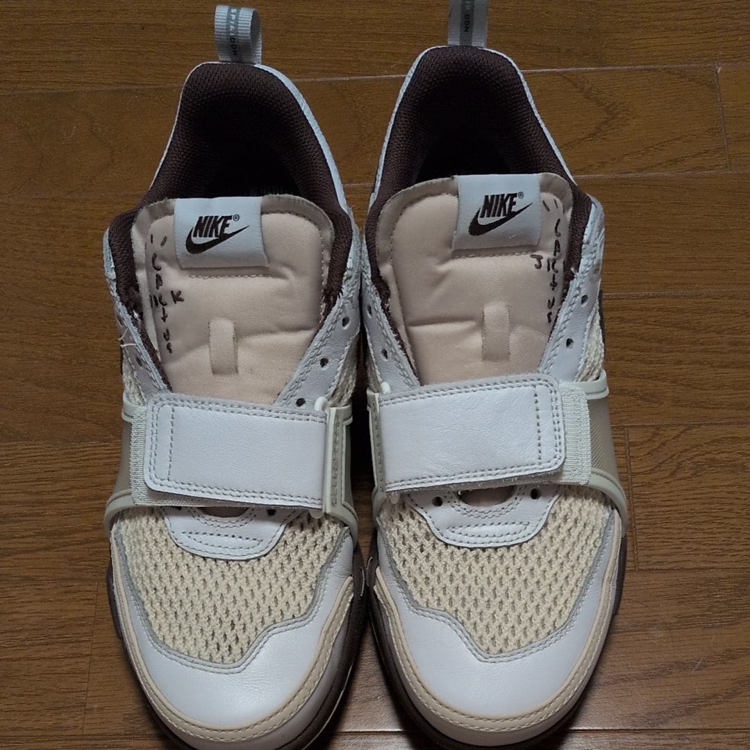 Travis Scott × Nike Zoom Field Jaxx "White and Light Chocolate"