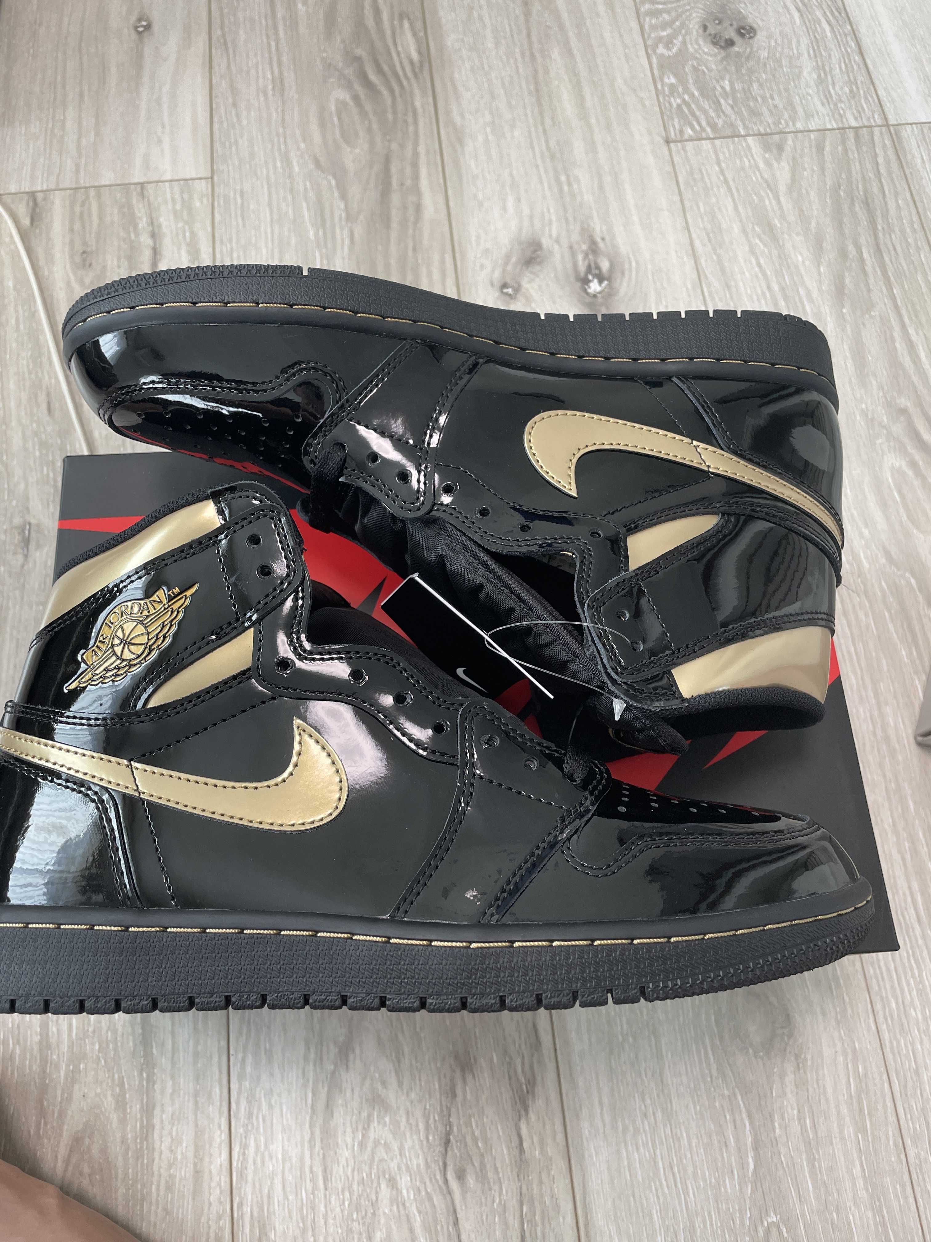 Nike Air Jordan 1 High OG "Black-Metalic Gold"