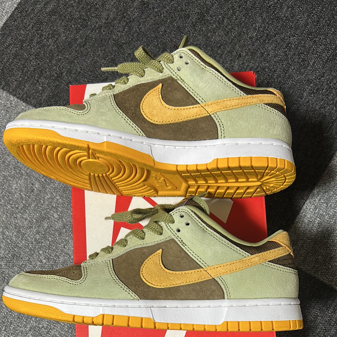 Nike Dunk Low SE "Dusty Olive"