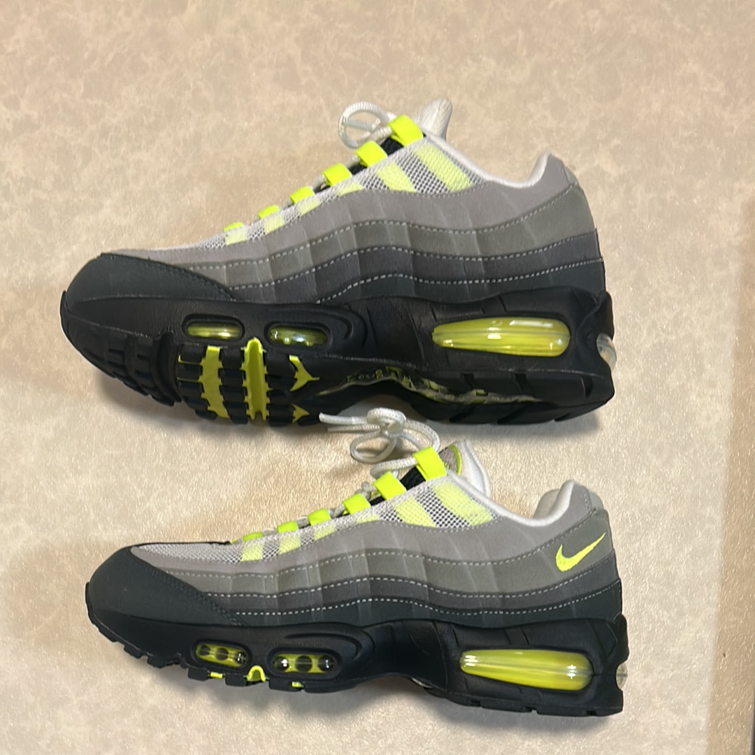 ナイキ エアマックス95 OG ビッグバブル "ネオンイエロー/イエローグラデ"