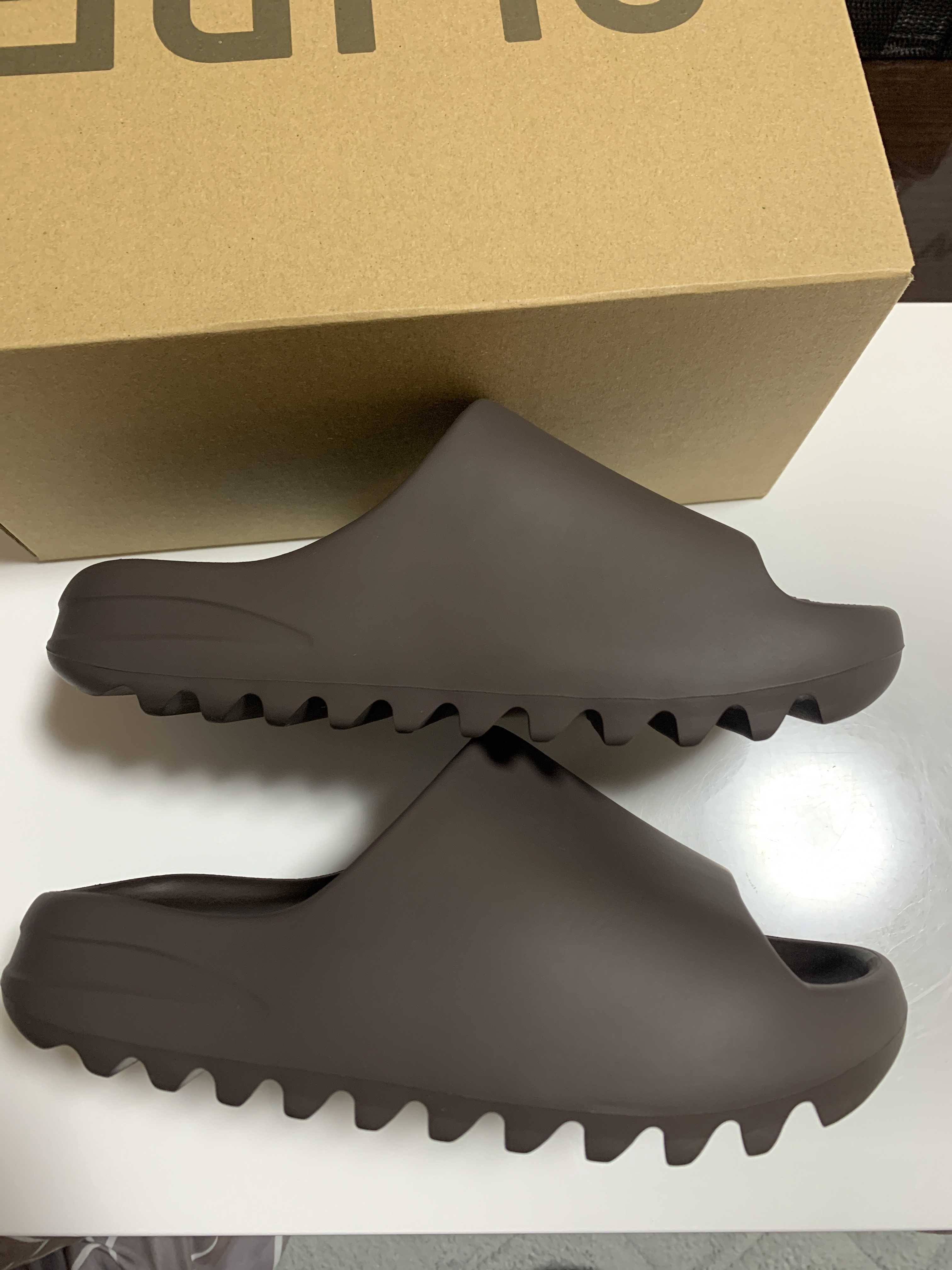 adidas YEEZY Slide "Soot"