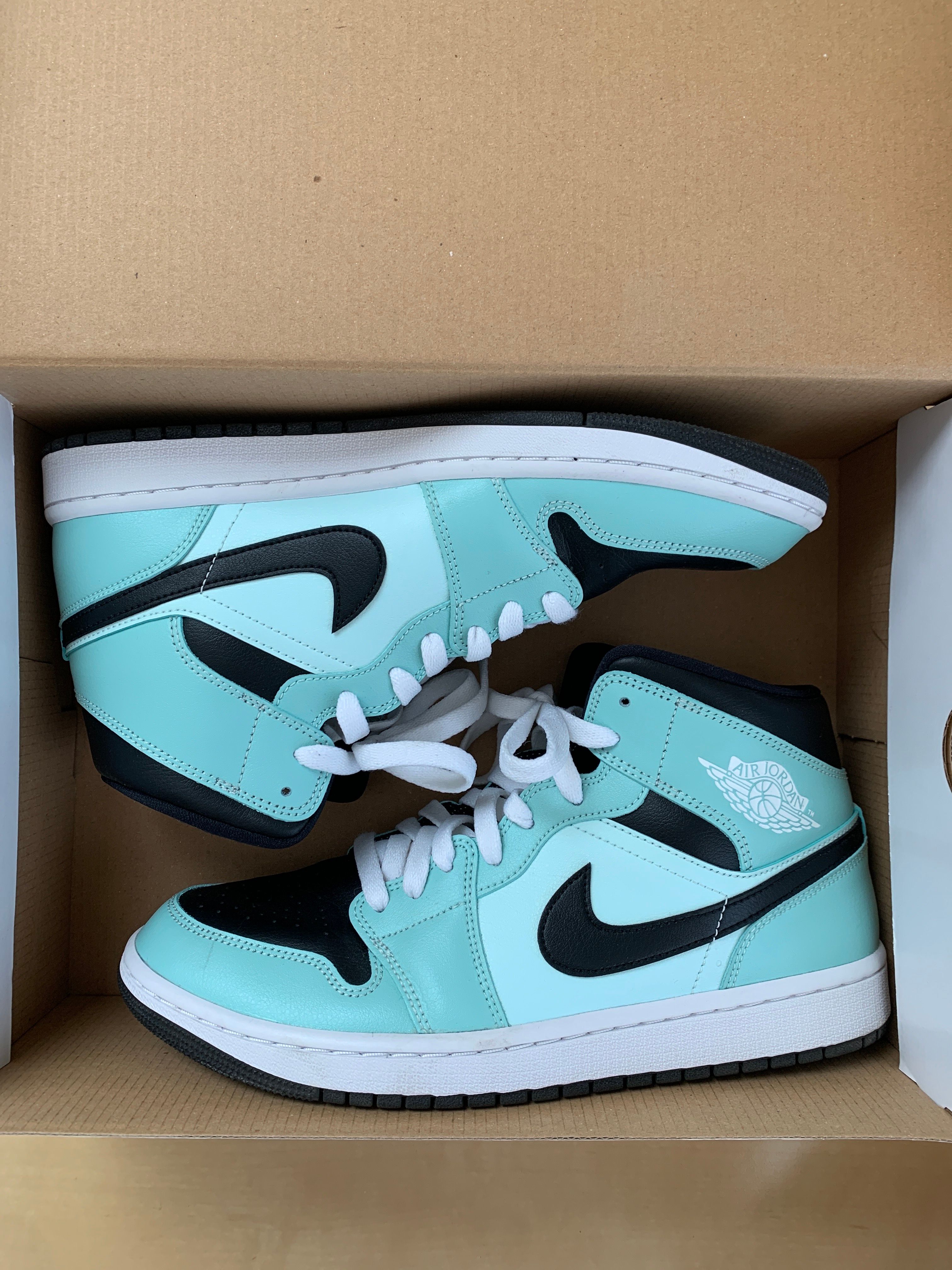NIKE Women's AIR JORDAN 1 MID "AQUA BLUE"