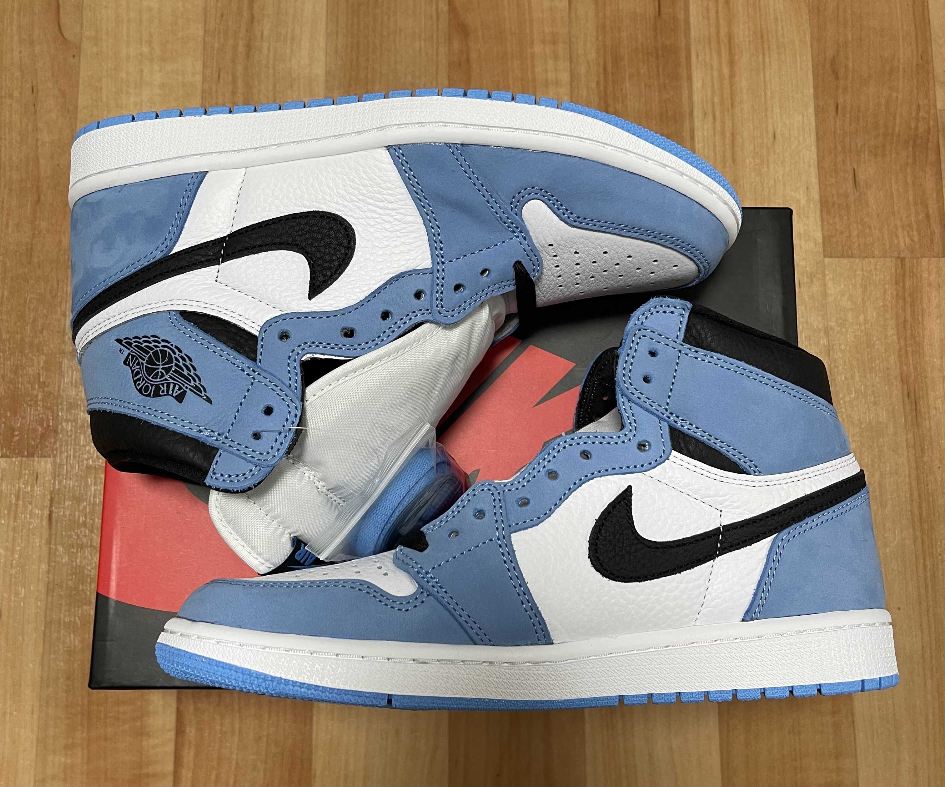 Nike Air Jordan 1 High OG "University Blue"