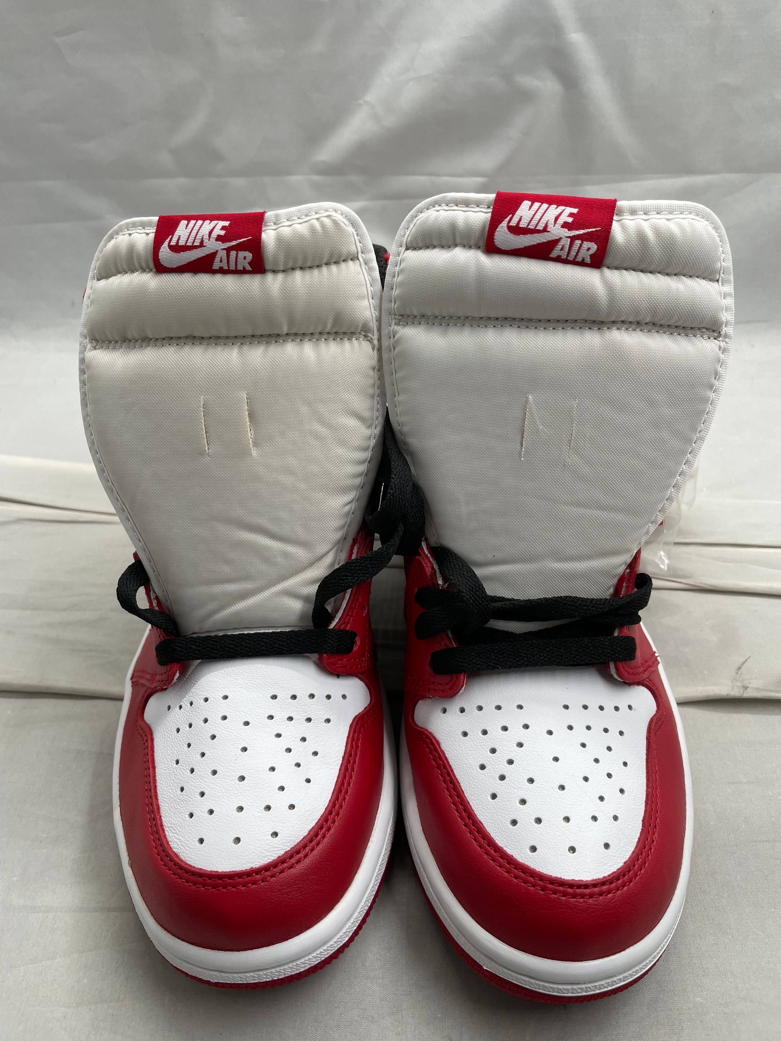 Nike Air Jordan 1 Retro High "Chicago" (2015)