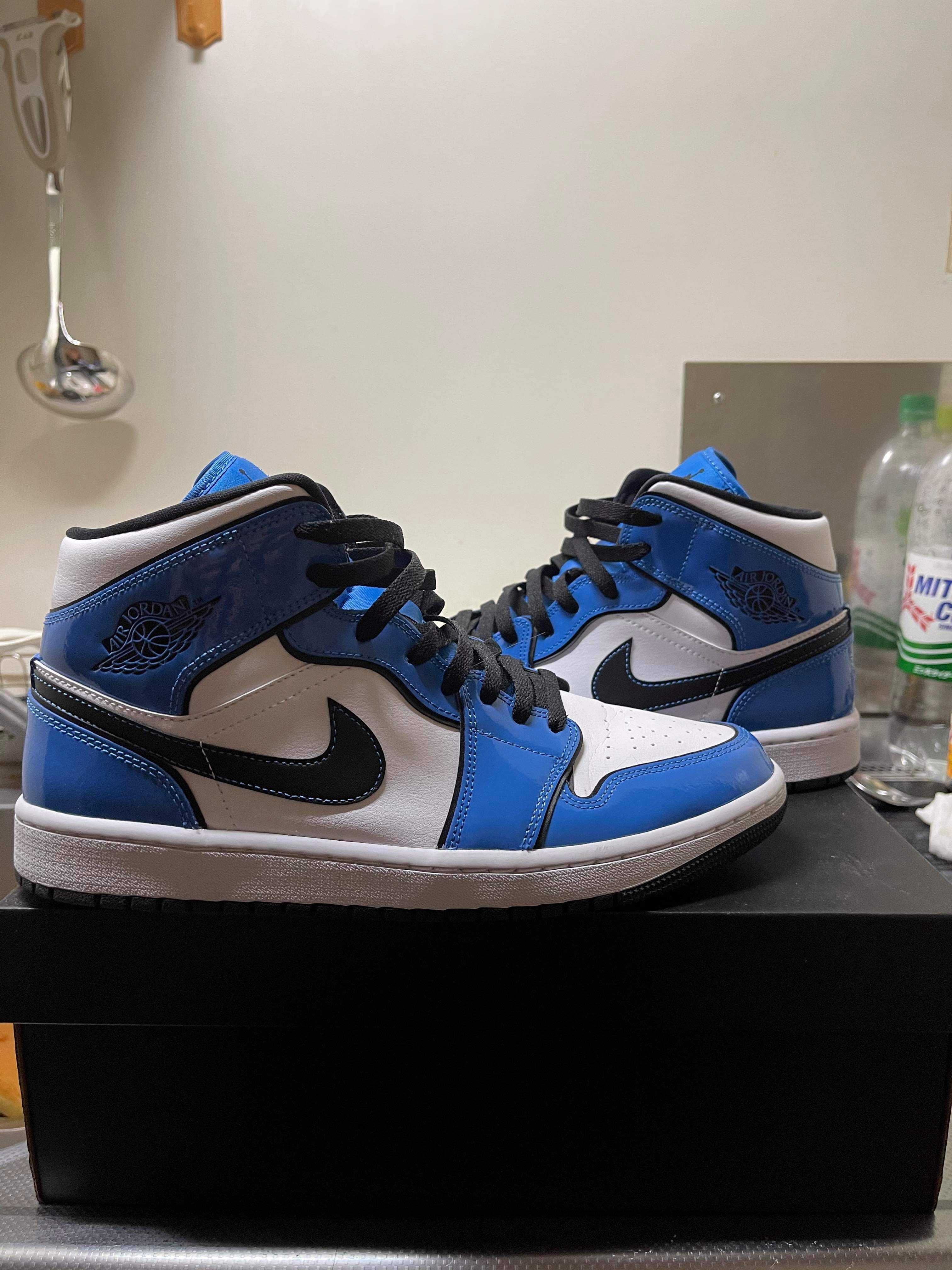 Nike Air Jordan 1 Mid SE "Signal Blue"
