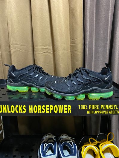 Nike Air Vapormax Plus "Black/Volt Sole"
