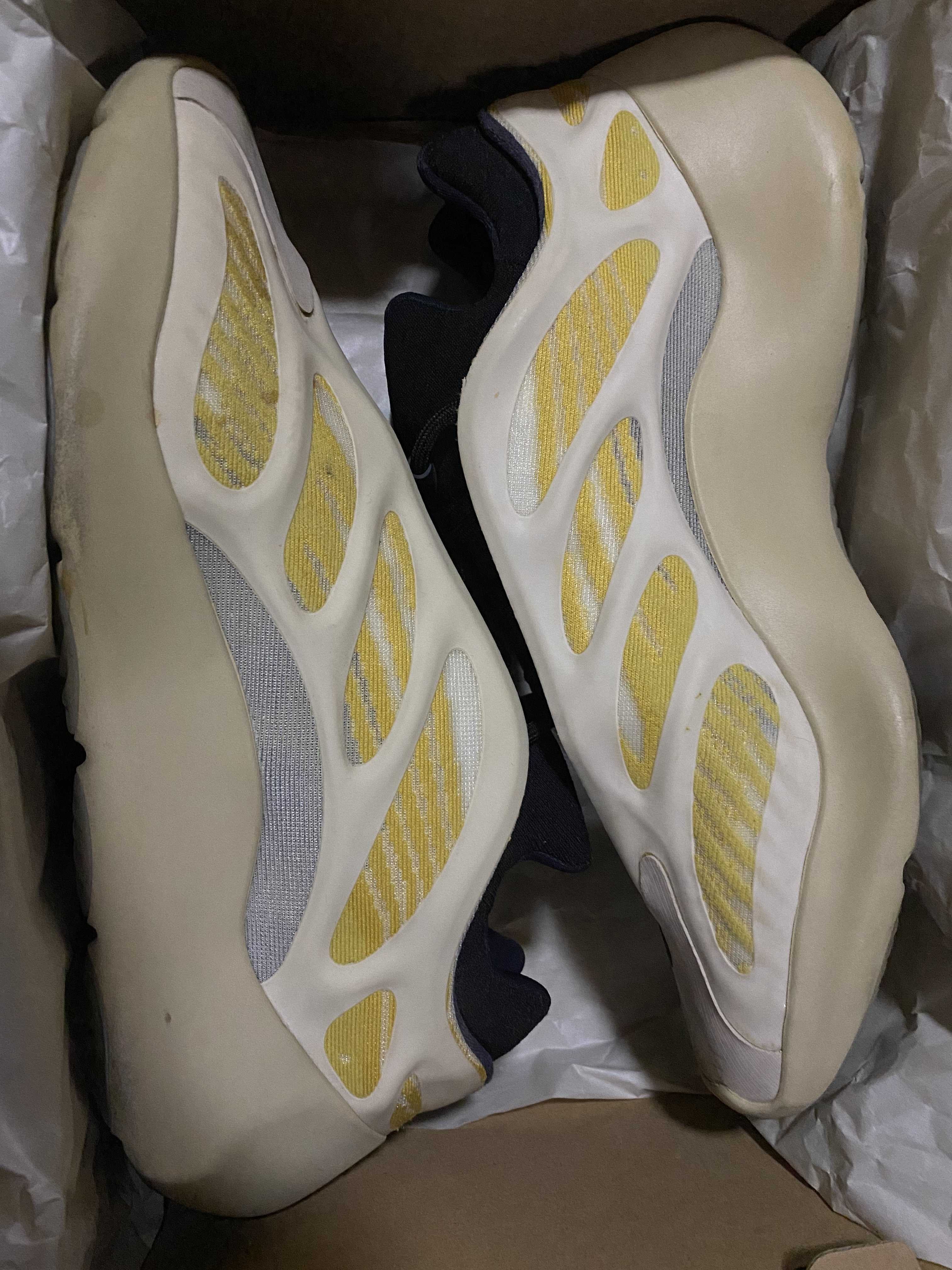 adidas YEEZY 700 V3 "Safflower"