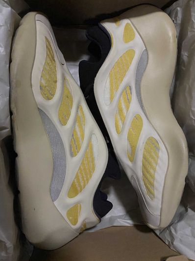 adidas YEEZY 700 V3 "Safflower"