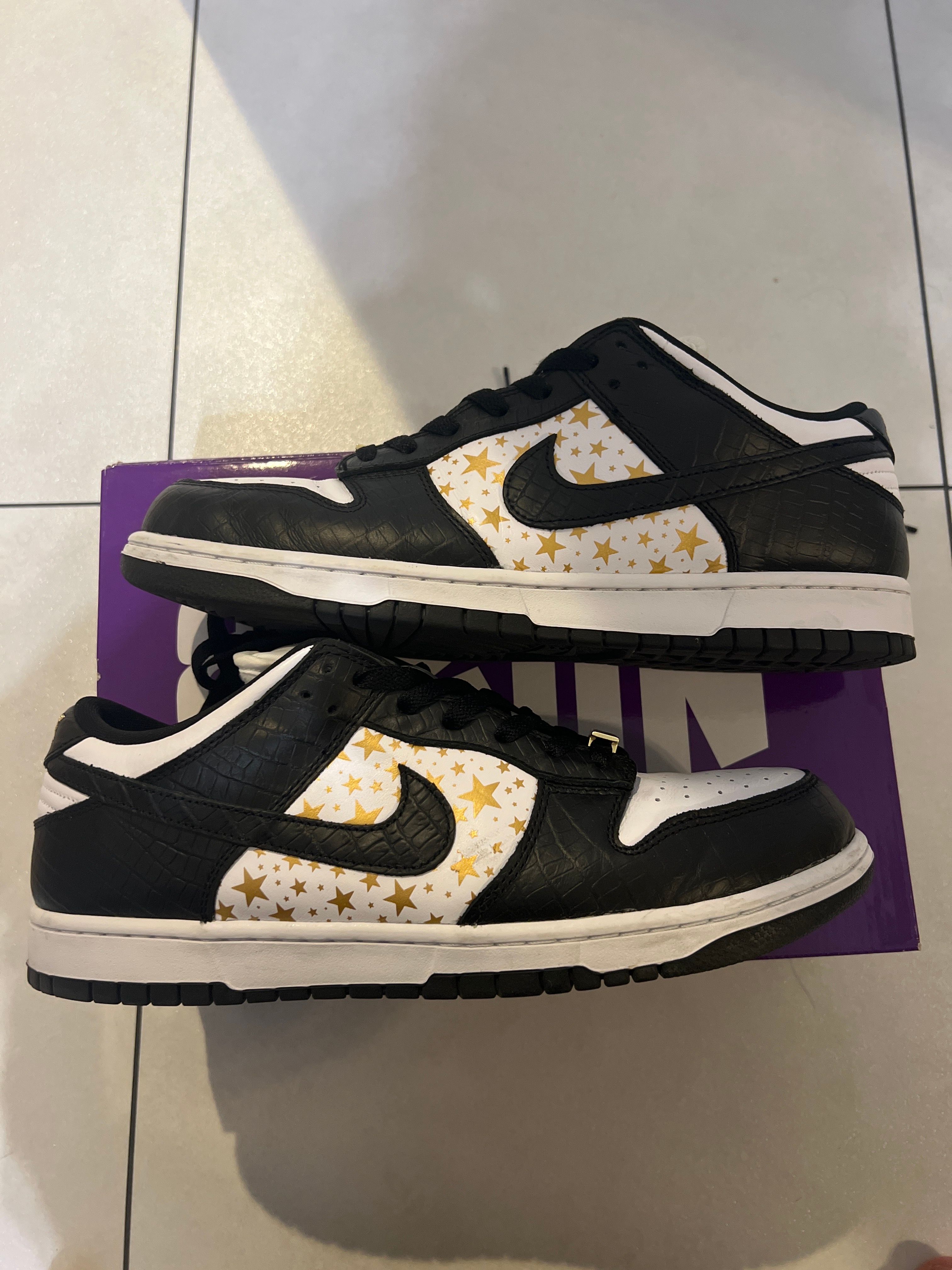 Supreme × Nike SB Dunk Low OG QS Gold Stars "White/Black"