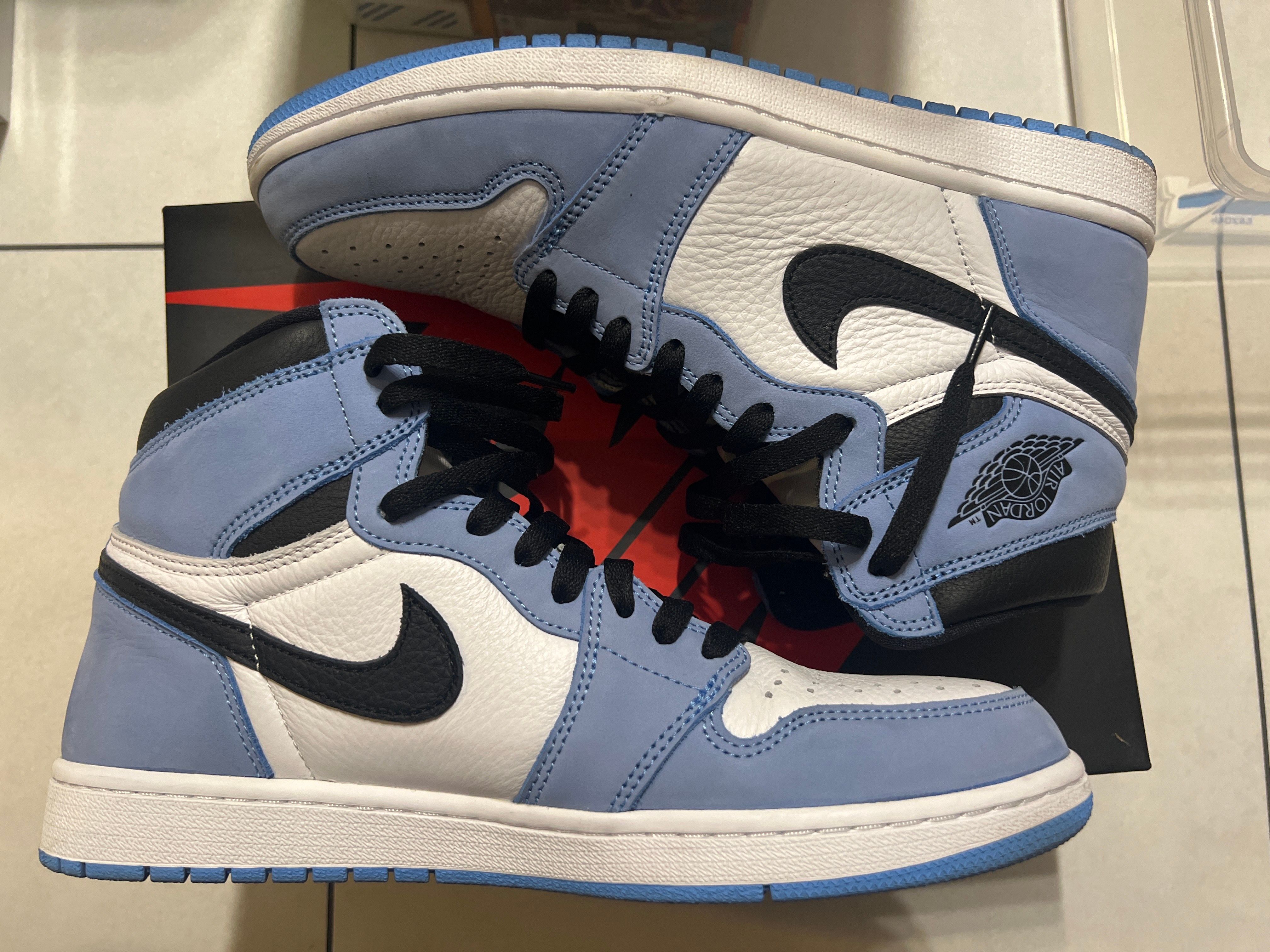 Nike Air Jordan 1 High OG "University Blue"