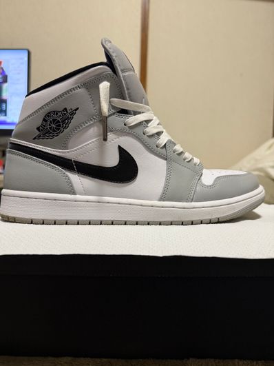 Nike Air Jordan 1 Mid "Light Smoke Grey/White/Black"