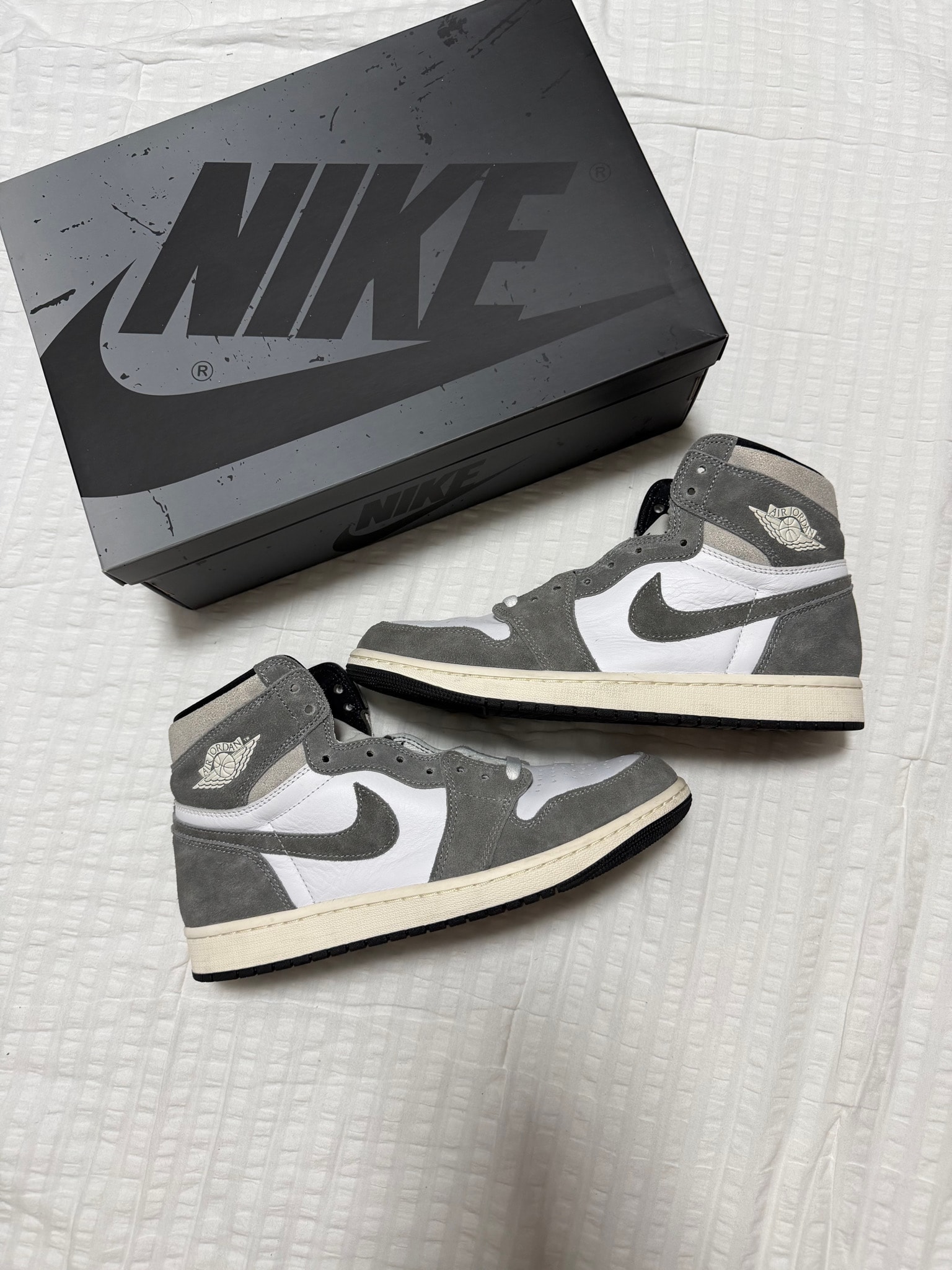 Nike Air Jordan 1 Retro High OG "Black and Smoke Grey"