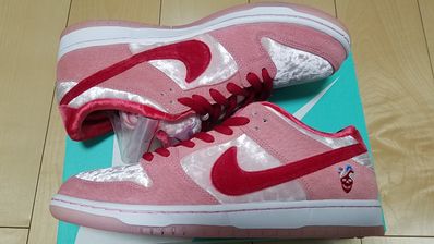Strangelove × Nike SB Dunk Low "Valentine’s Day"