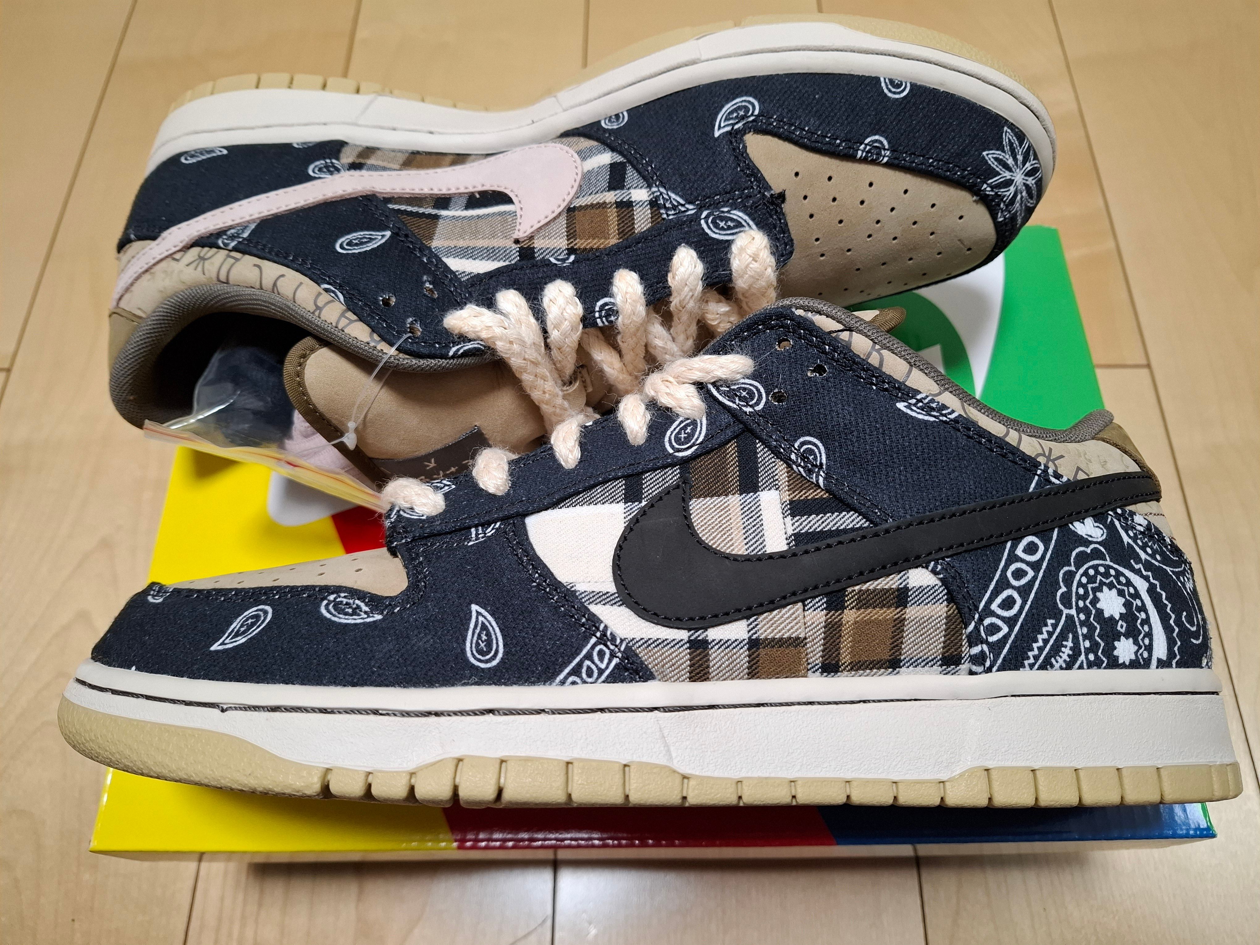 Travis Scott × Nike SB Dunk Low "Black/Parachute Beige"