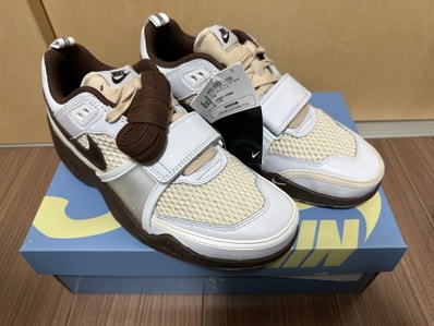 Travis Scott × Nike Zoom Field Jaxx "White and Light Chocolate"
