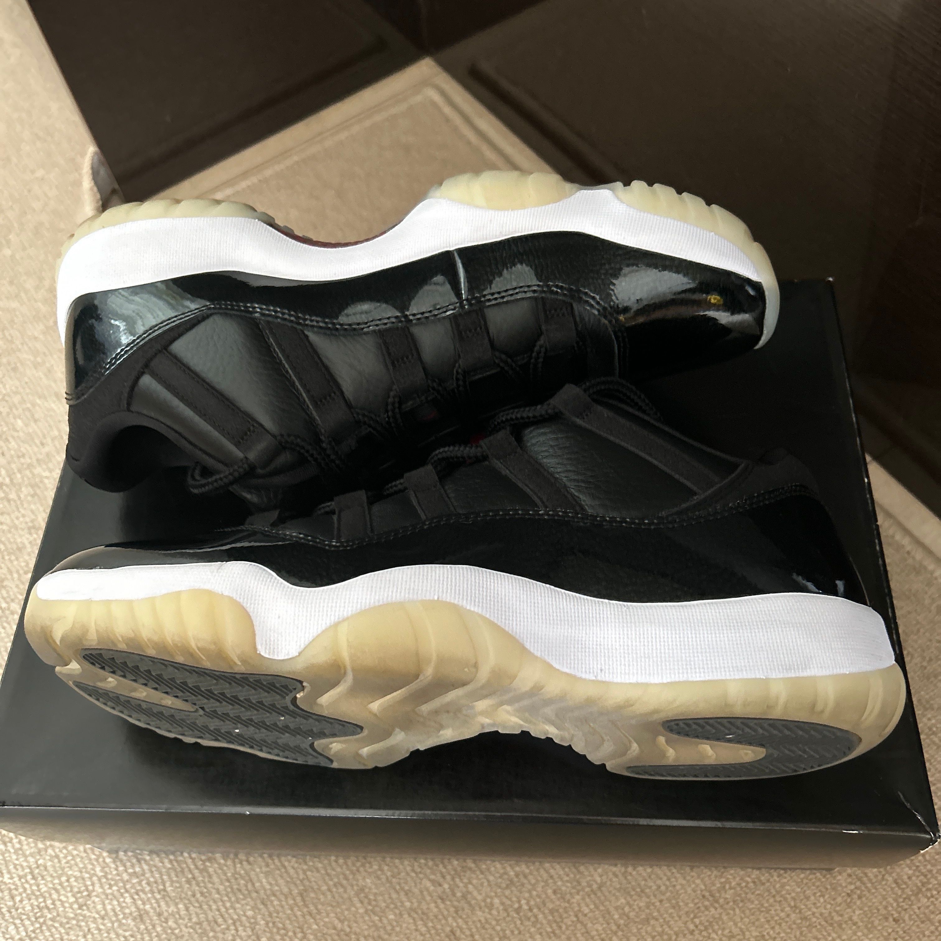 Nike Air Jordan 11 Low "72-10"