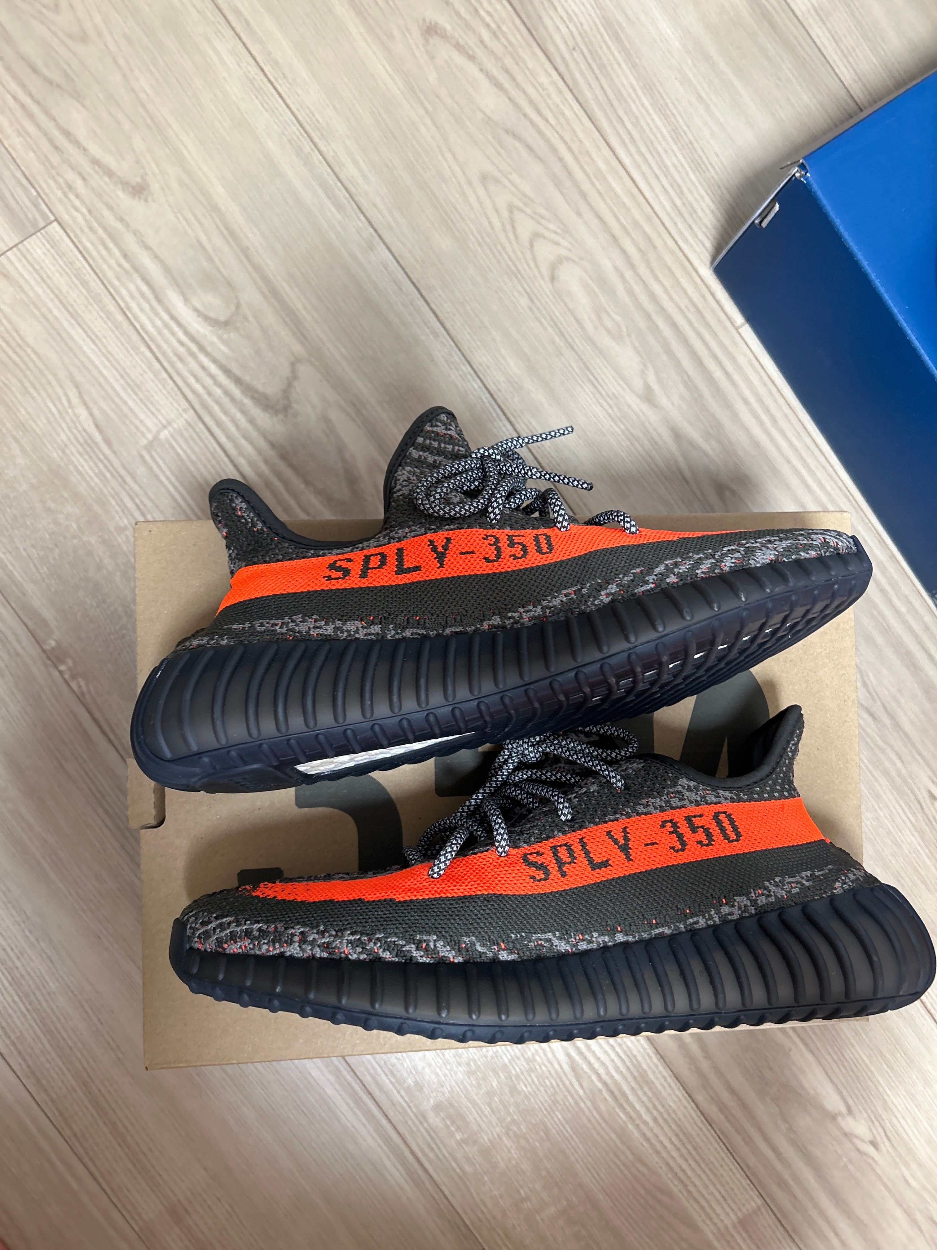 adidas YEEZY Boost 350V2 "Carbon Beluga"