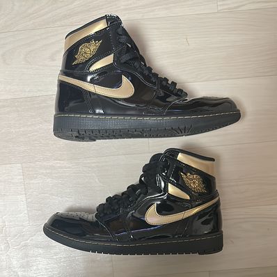 Nike Air Jordan 1 High OG "Black-Metalic Gold"