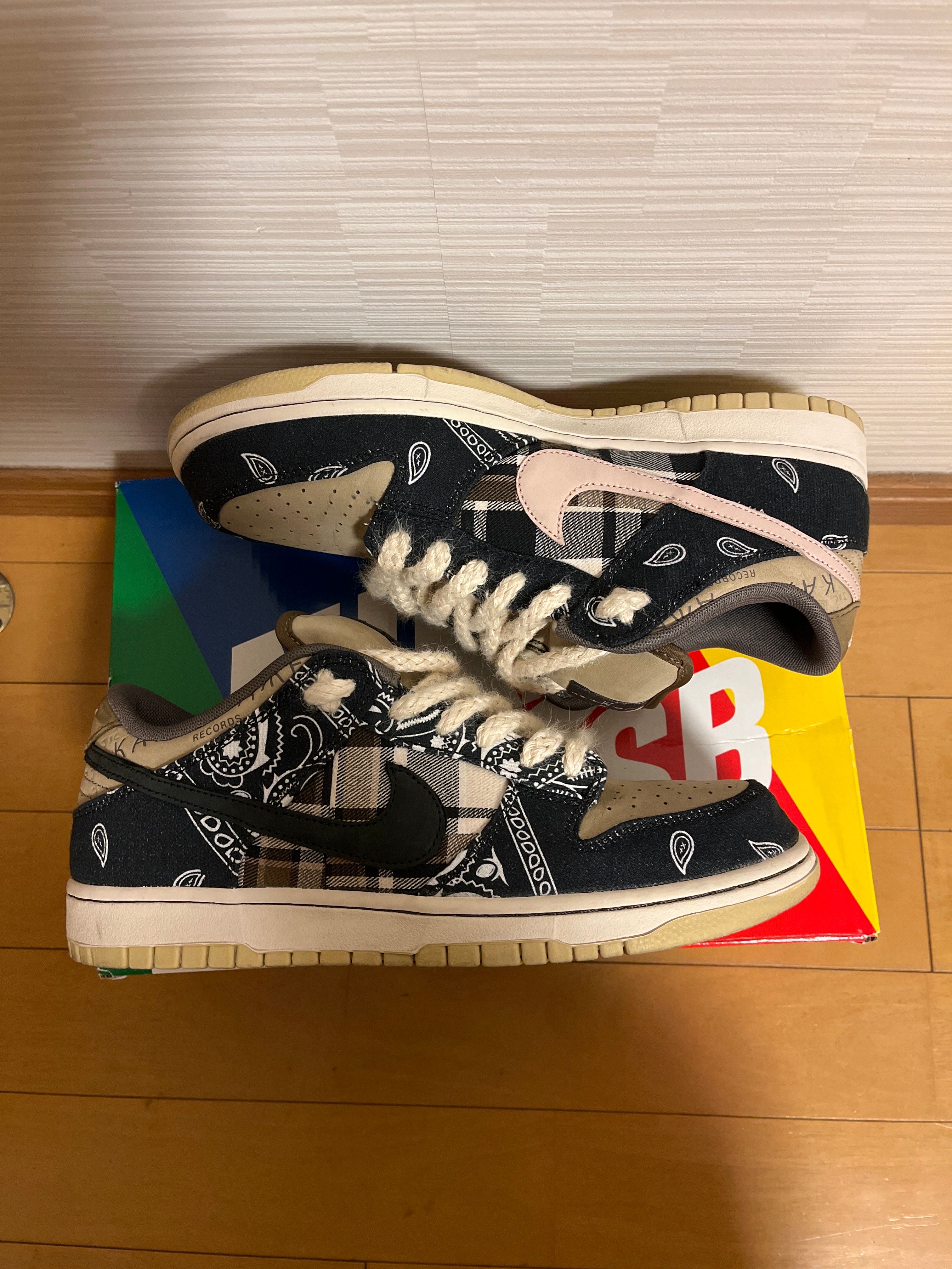 Travis Scott × Nike SB Dunk Low "Black/Parachute Beige"