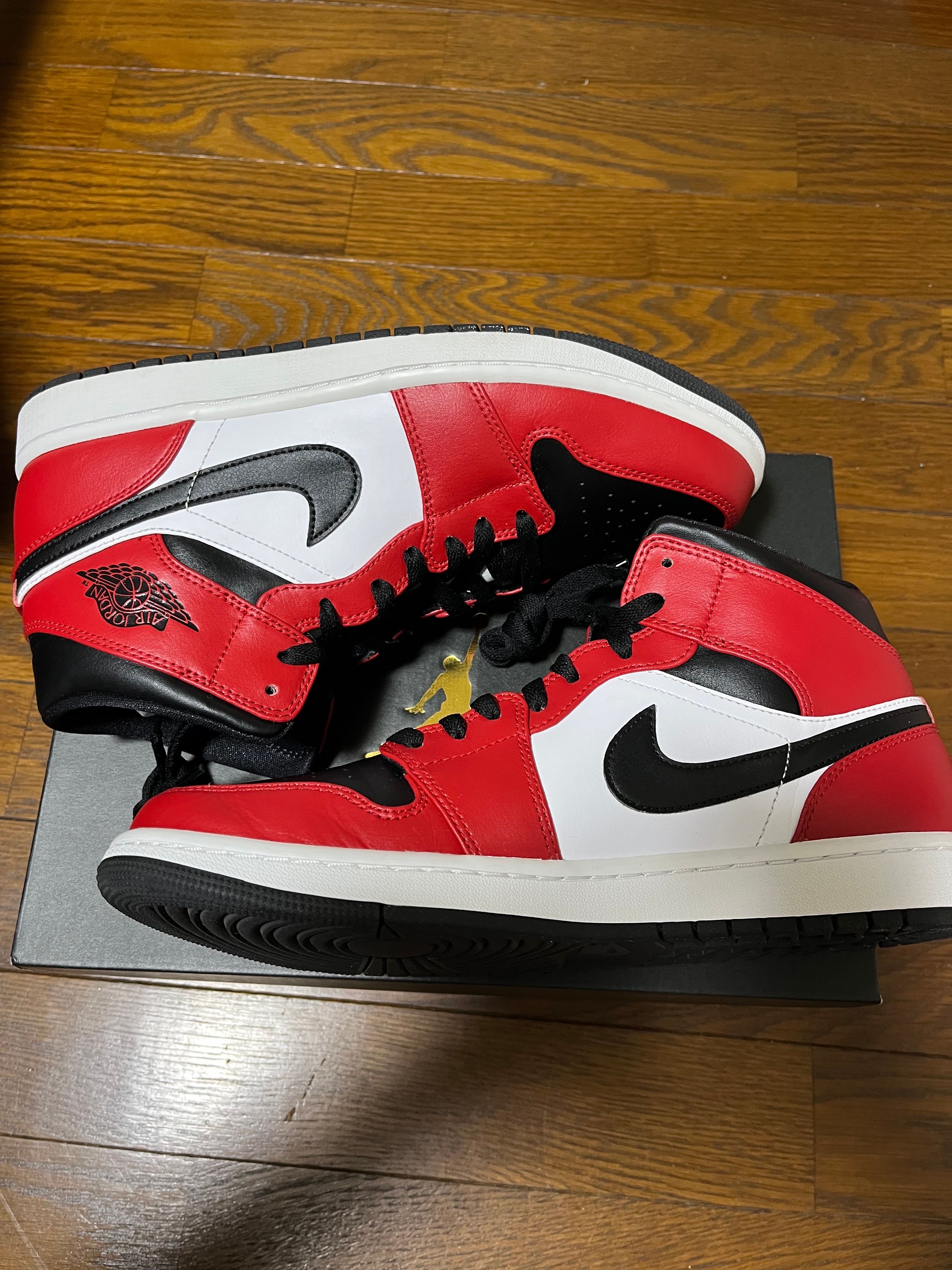 Nike Air Jordan 1 Mid "Chicago Black Toe"