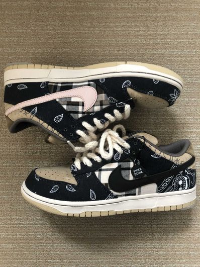 Travis Scott × Nike SB Dunk Low "Black/Parachute Beige"