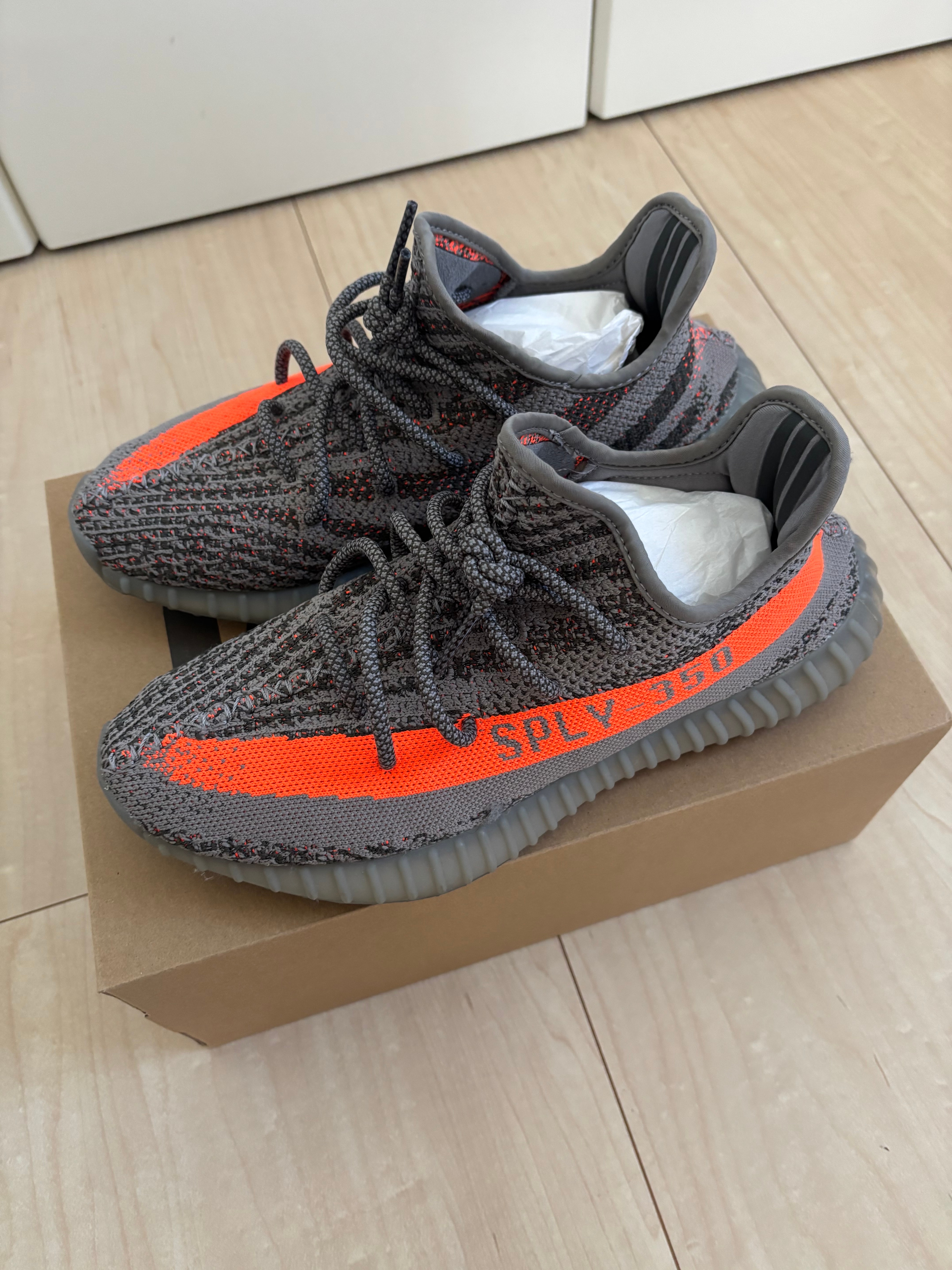 【極美品】アディダス イージーブースト350 V2 セサミ 28cm アディダス イージーブースト350V2 セサミ 28cmの中古スニーカーを買う