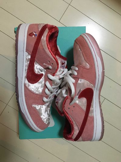 Strangelove × Nike SB Dunk Low "Valentine’s Day"