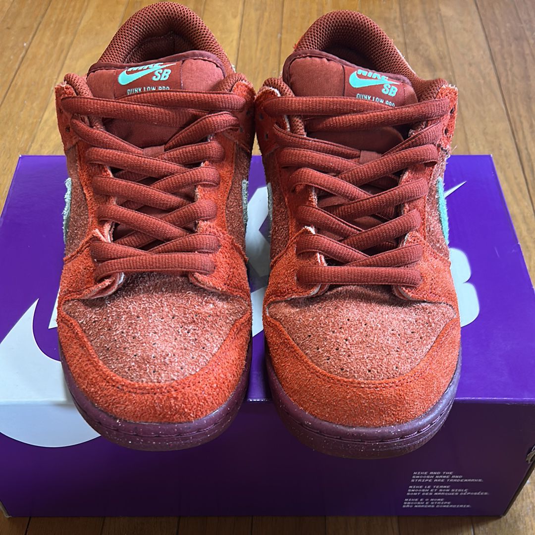 Nike SB Dunk Low Pro PRM "Mystic Red and Rosewood"