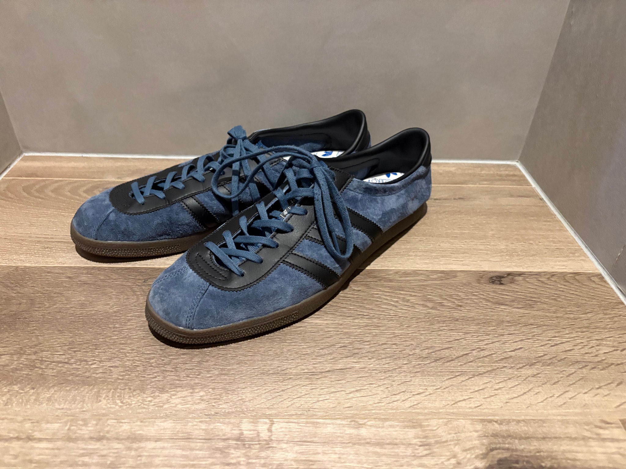 adidas London "Preloved Ink/Core Black/Gum"