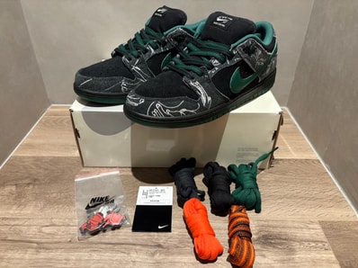 There Skateboards × Nike SB Dunk Low Pro "Anthracite and Gorge Green"