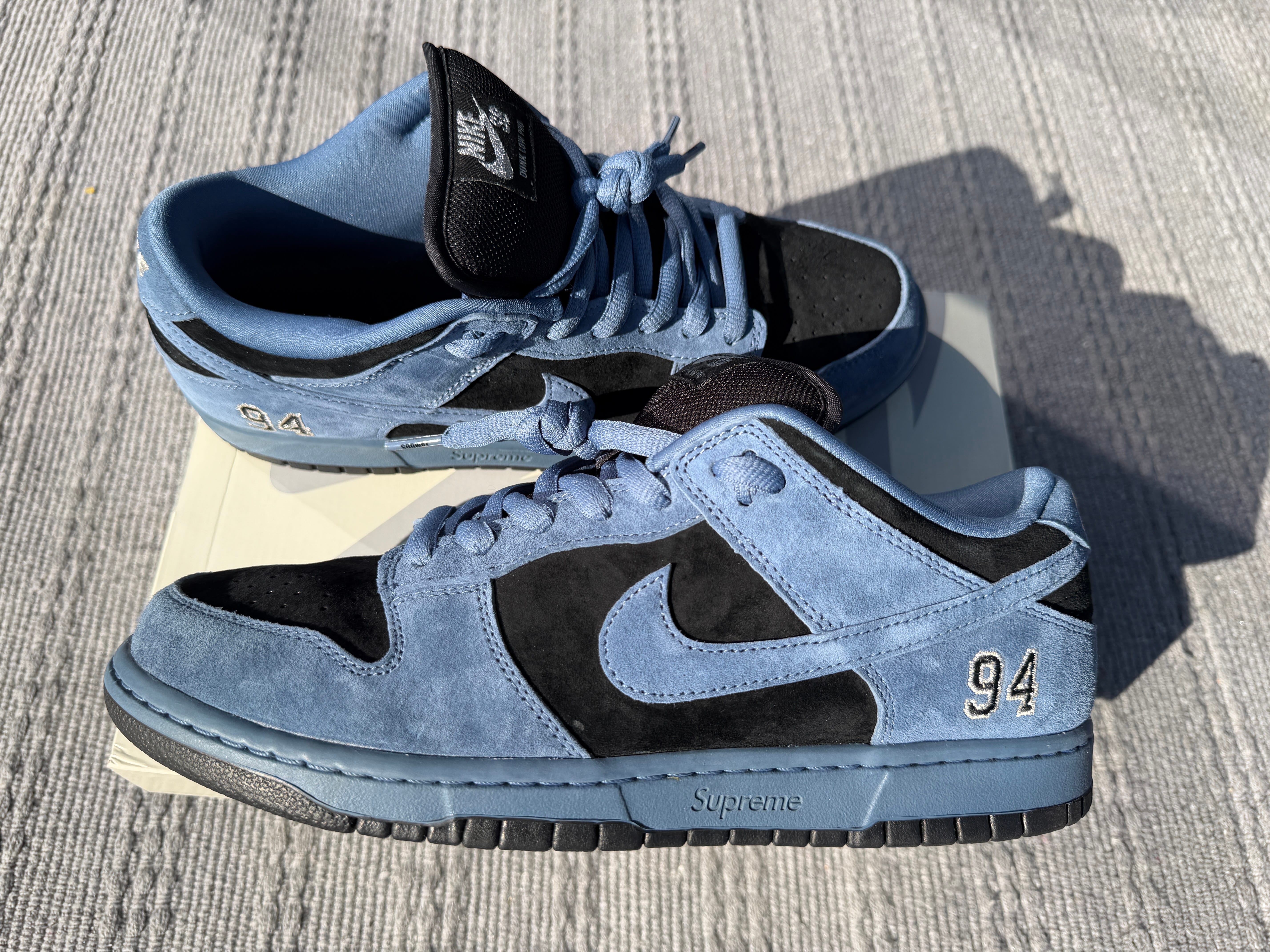 Supreme × Nike SB Dunk Low "Ocean Fog" (North America Exclusive) (25FW Week2)