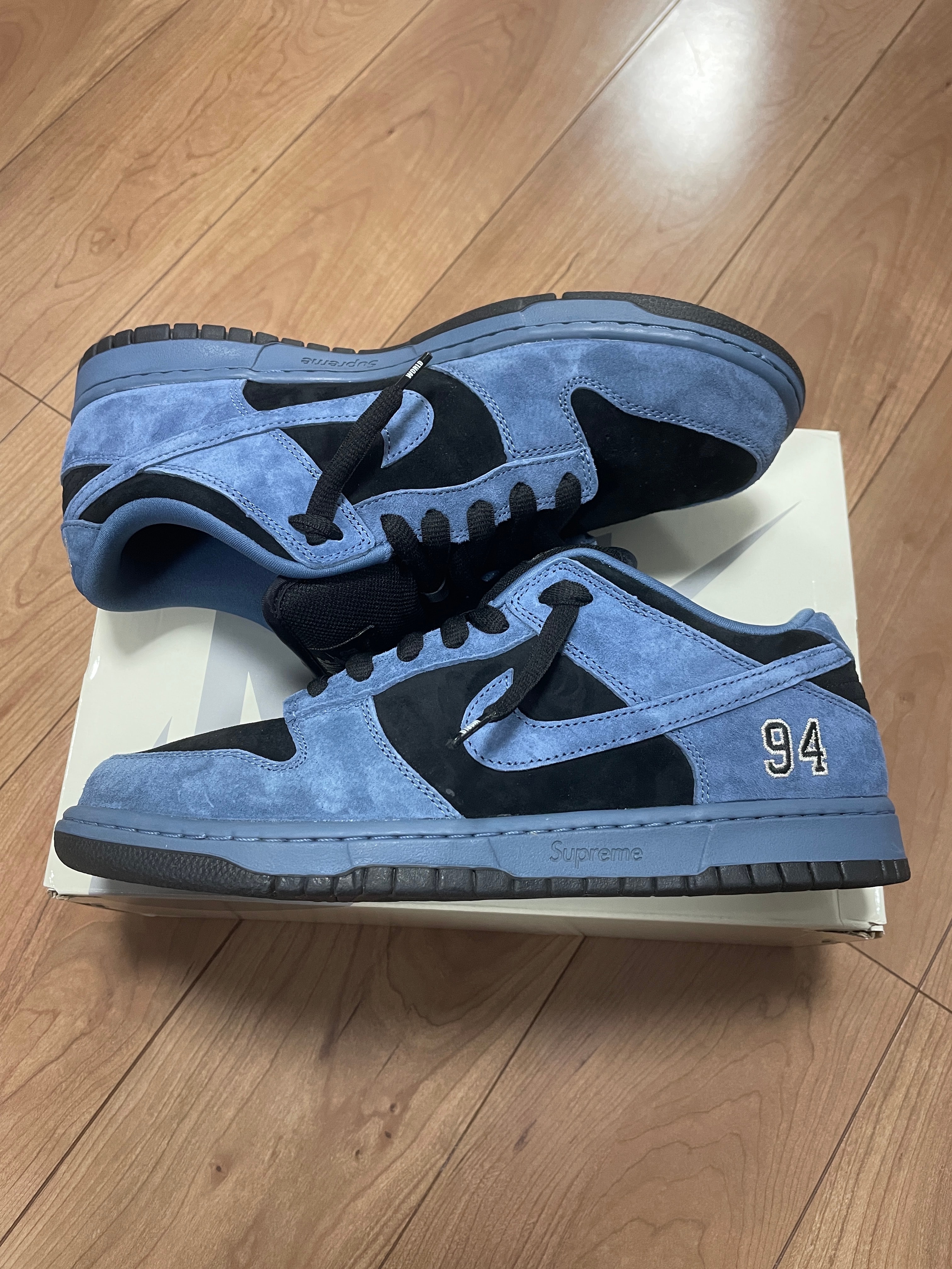 Supreme × Nike SB Dunk Low "Ocean Fog" (North America Exclusive) (25FW Week2)