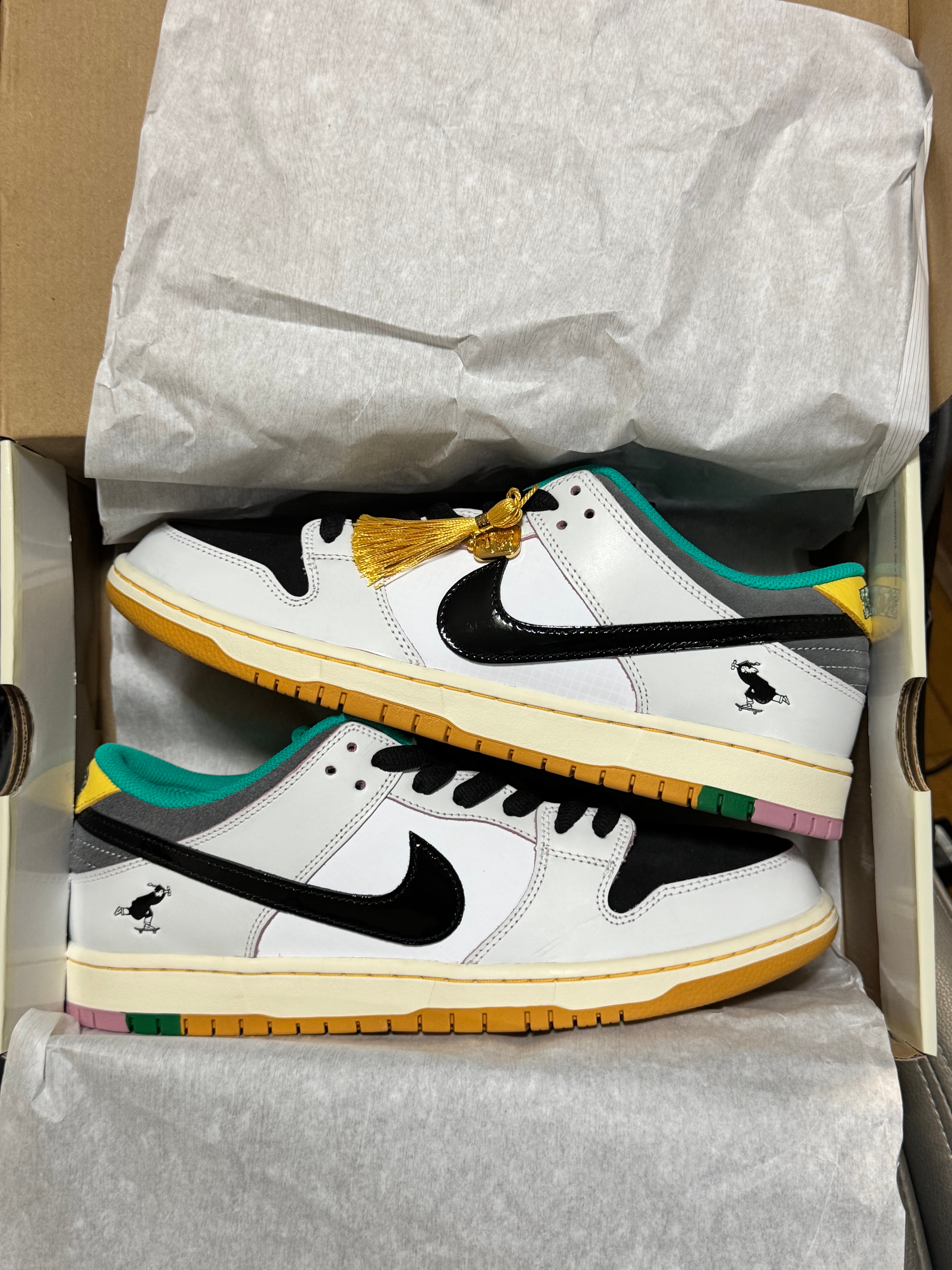 CSEF × ナイキ SB ダンク ロー プロ QS "ホワイト アンド ブラック"