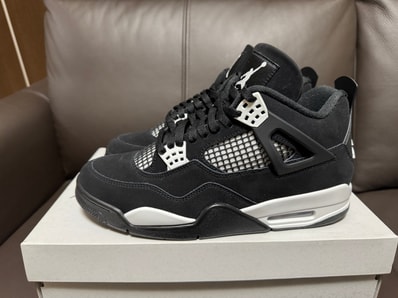 Nike Air Jordan 4 Retro "White Thunder"