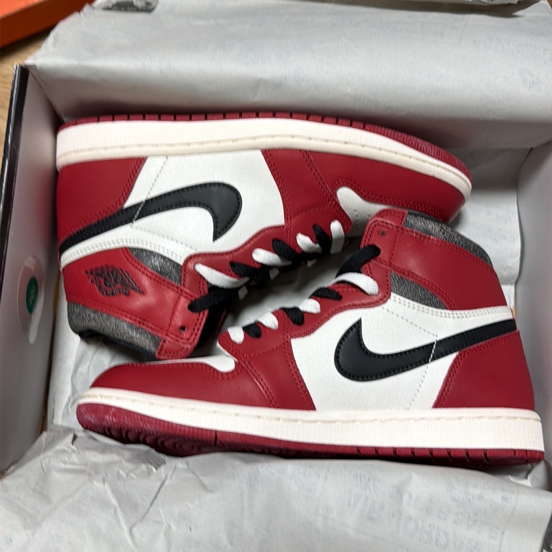 Nike Air Jordan 1 High OG "Lost & Found/Chicago"
