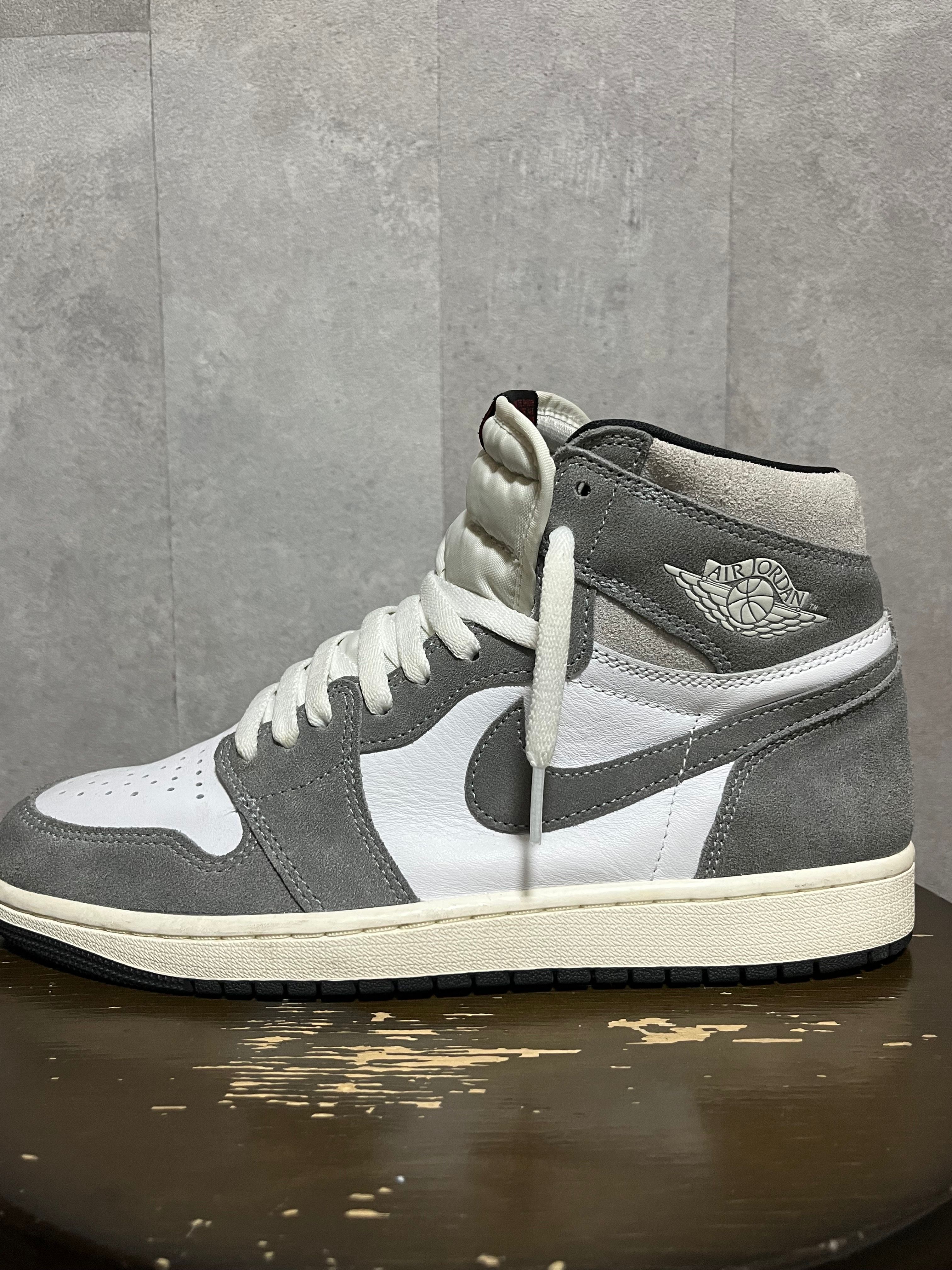 Nike Air Jordan 1 Retro High OG "Black and Smoke Grey"