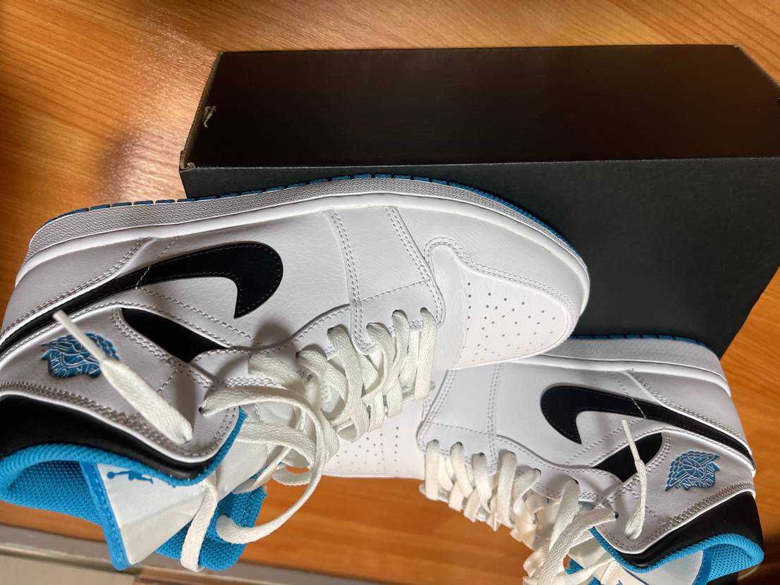 Nike Air Jordan 1 Mid "White/Laser blue"