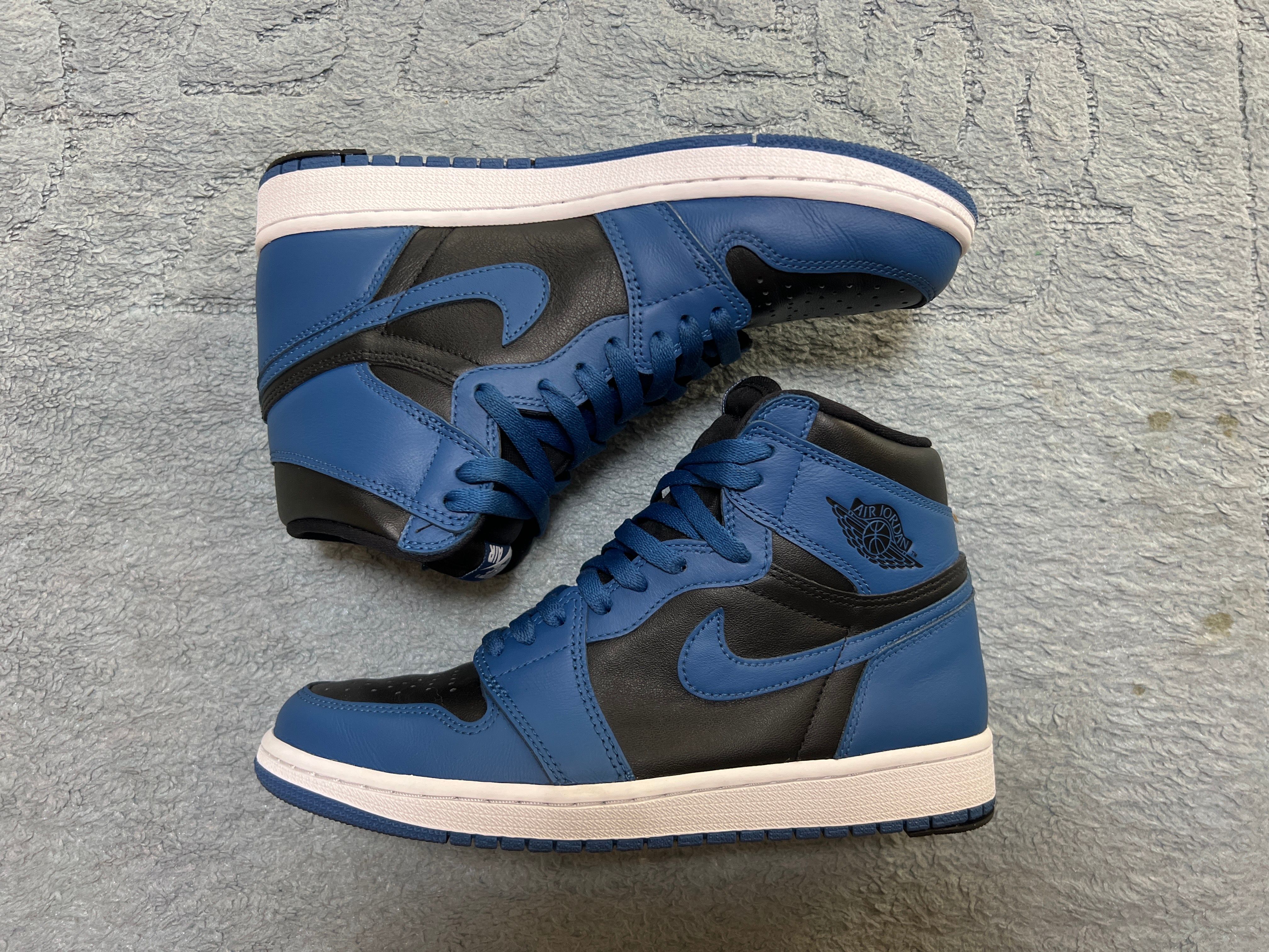 Nike Air Jordan 1 Retro High OG "Dark Marina Blue"