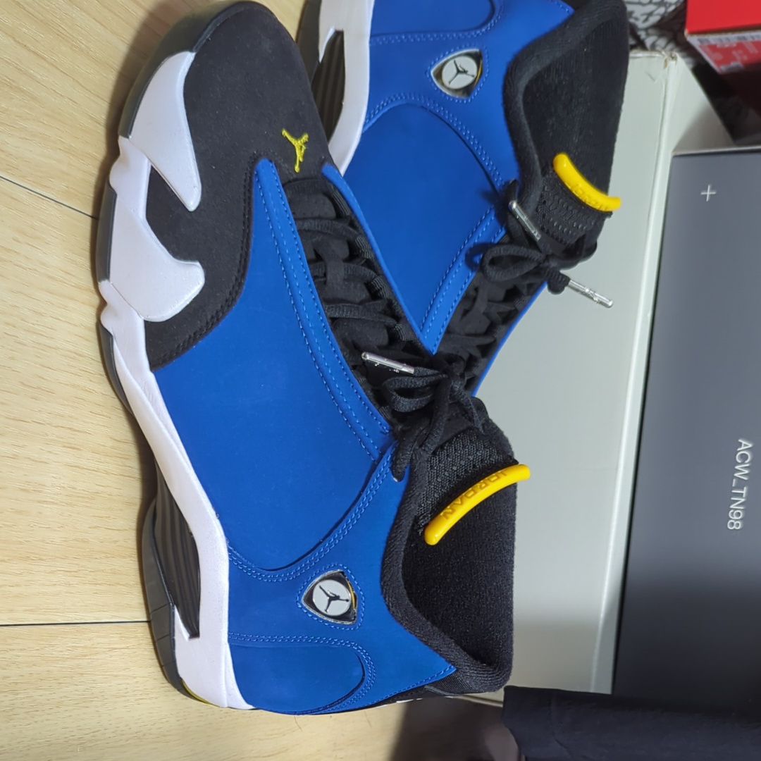 Nike Air Jordan 14 Retro "Laney"